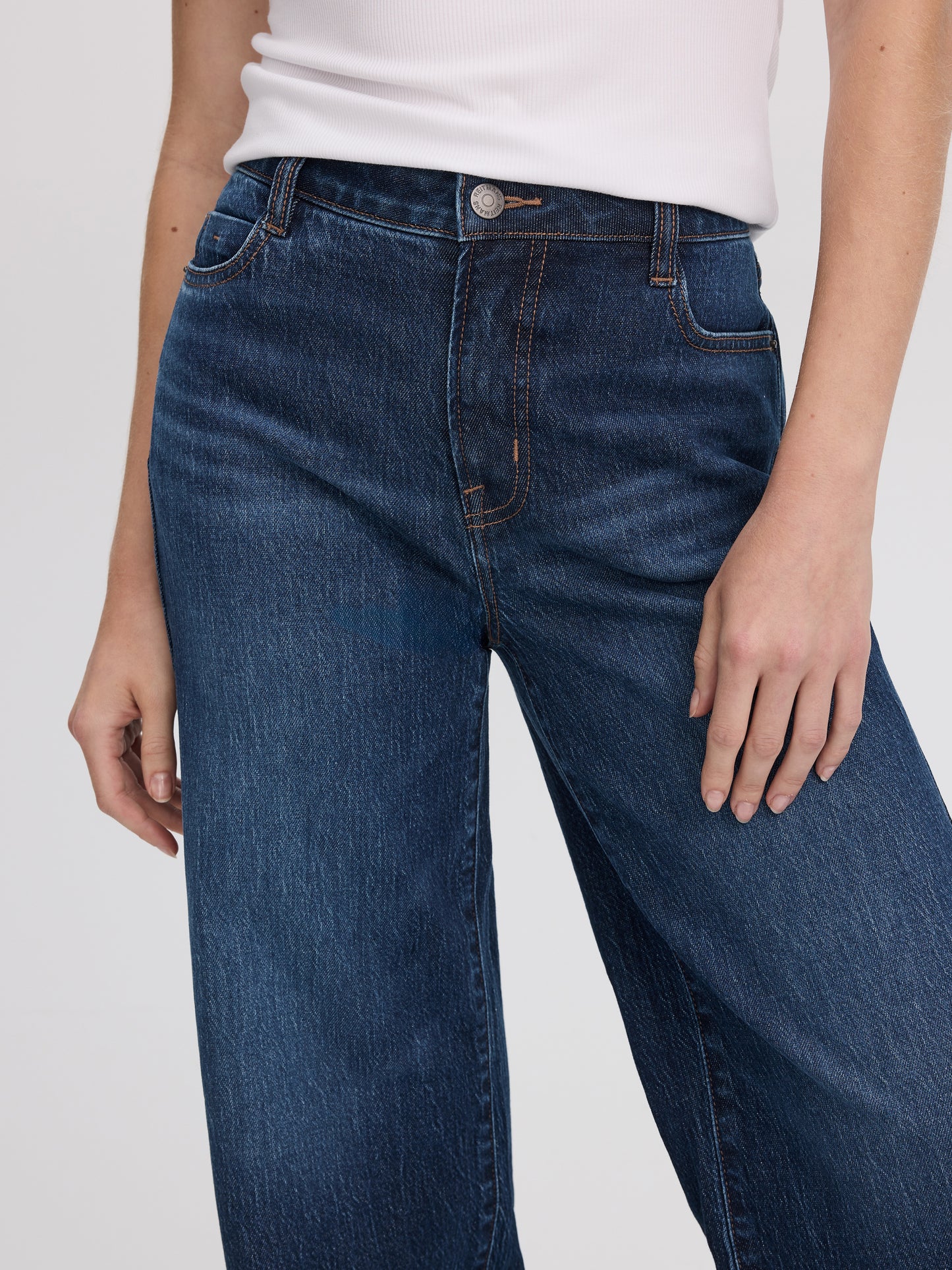 Wide-Leg Mid-Rise Jean