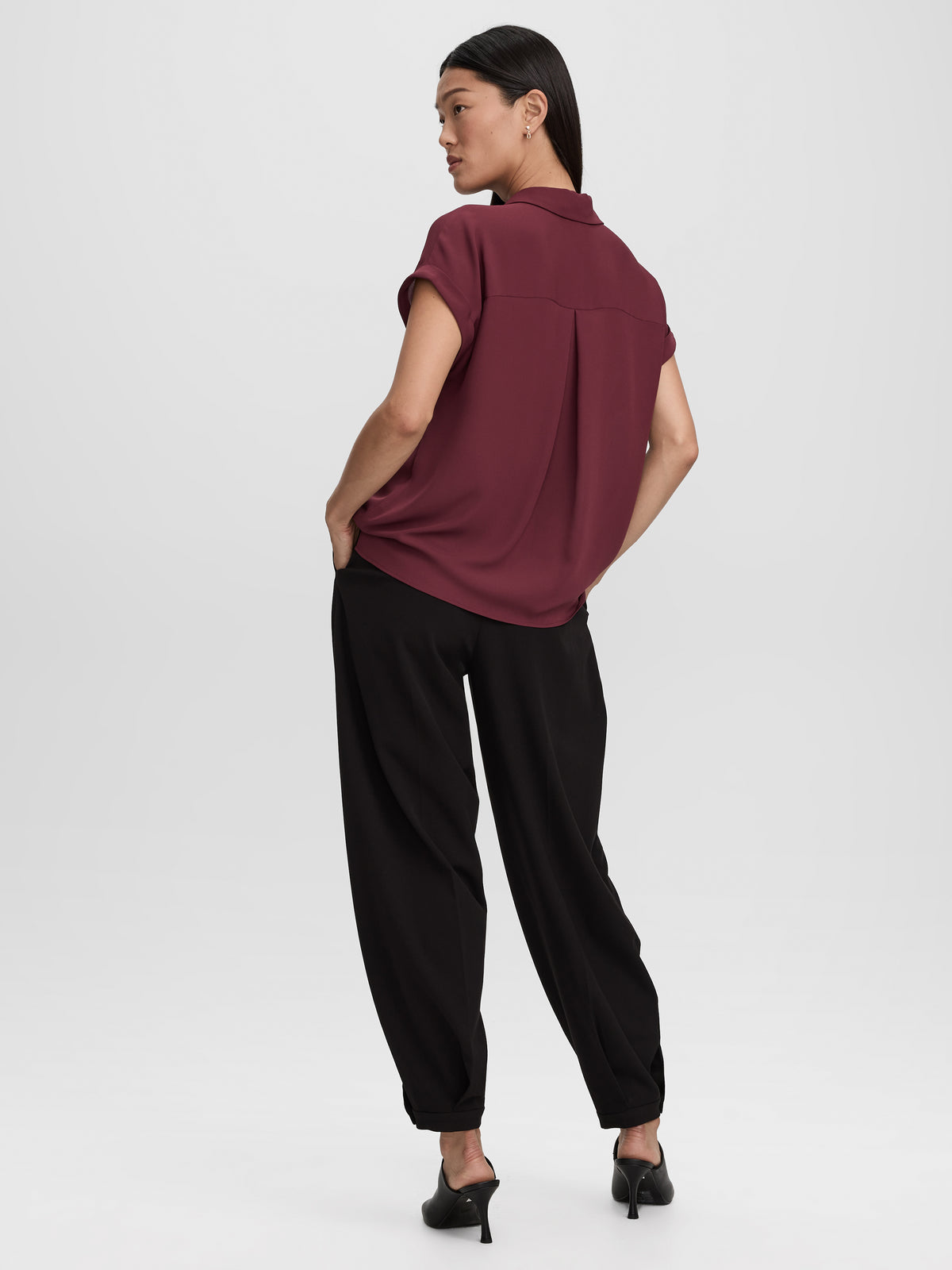 Extended-Sleeve V-Neck Flowy Blouse - R Essentials