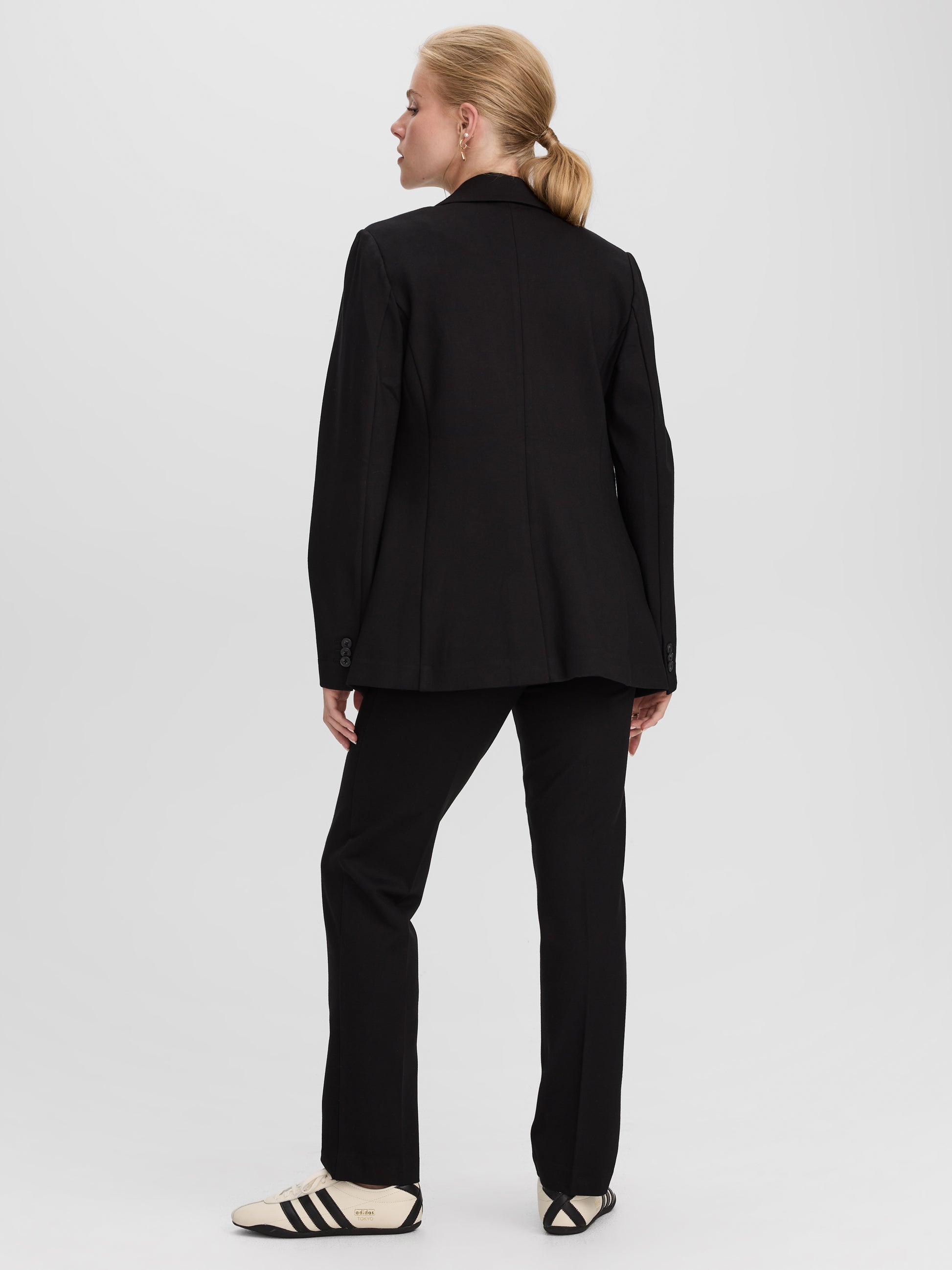Fitted One-Button Knit Blazer - The Modern Stretch (R)