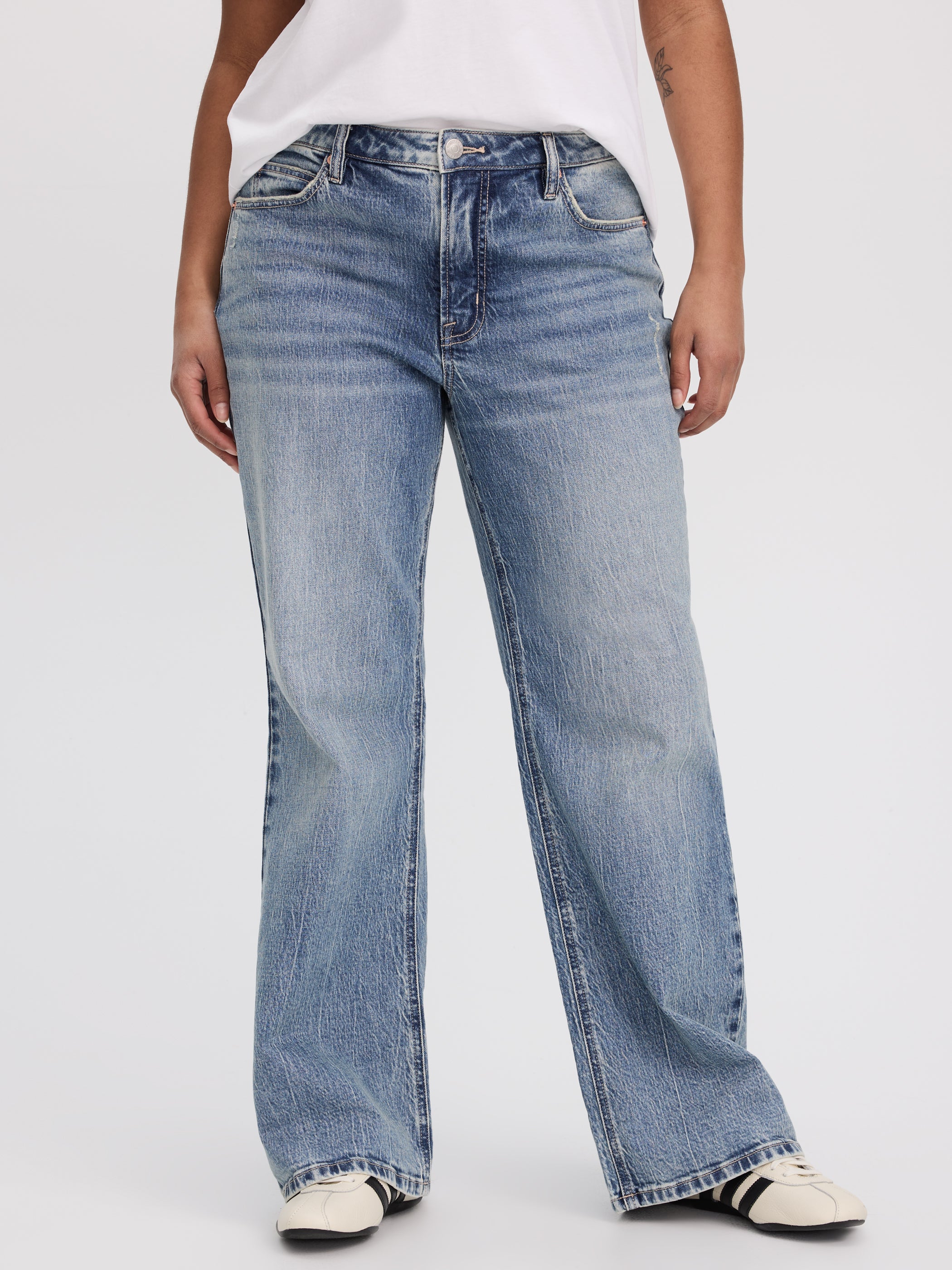Flare-Leg Mid-Rise Jean - Curvy Fit