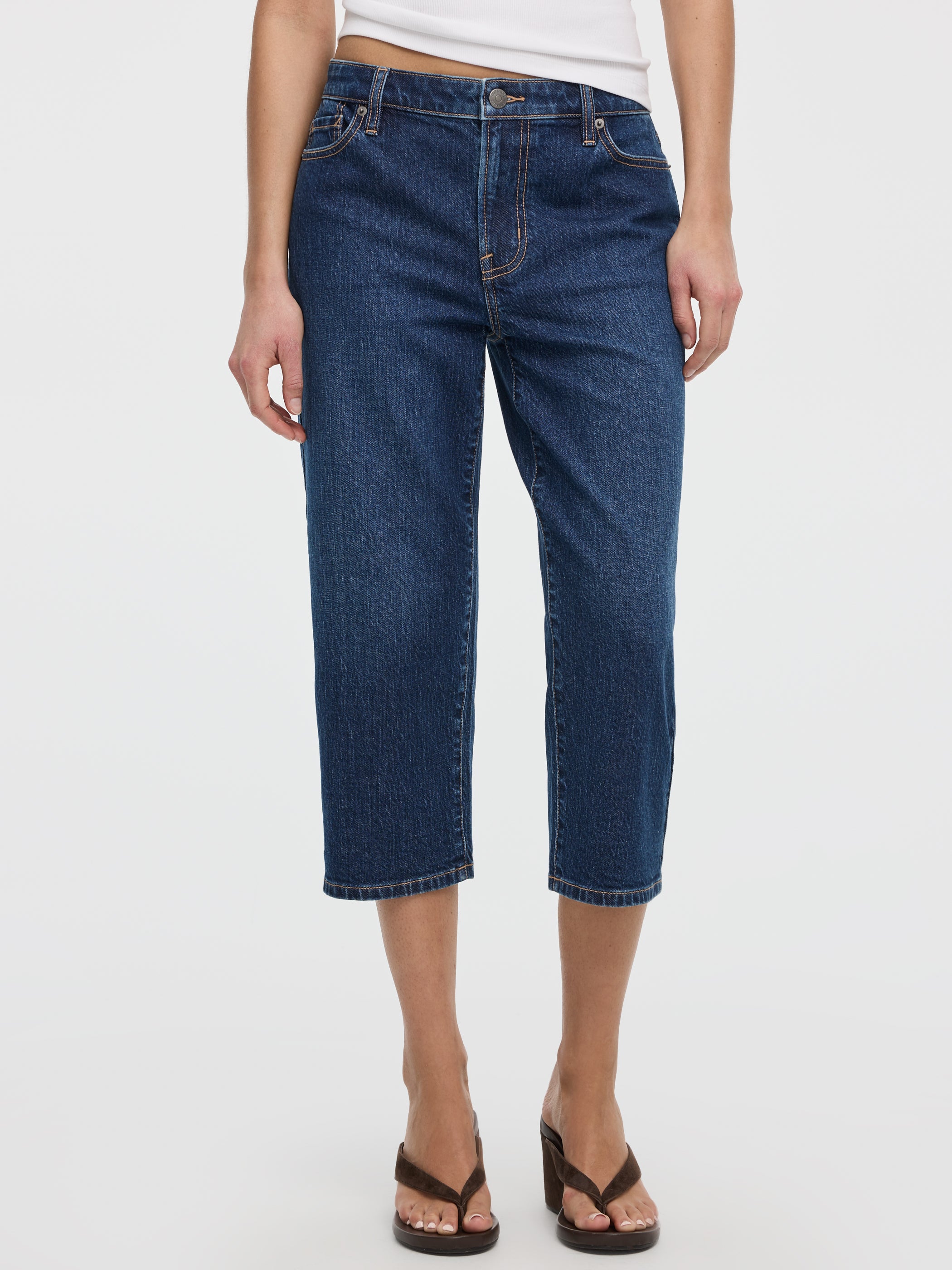 Jean capri à jambe droite et taille mi-haute 