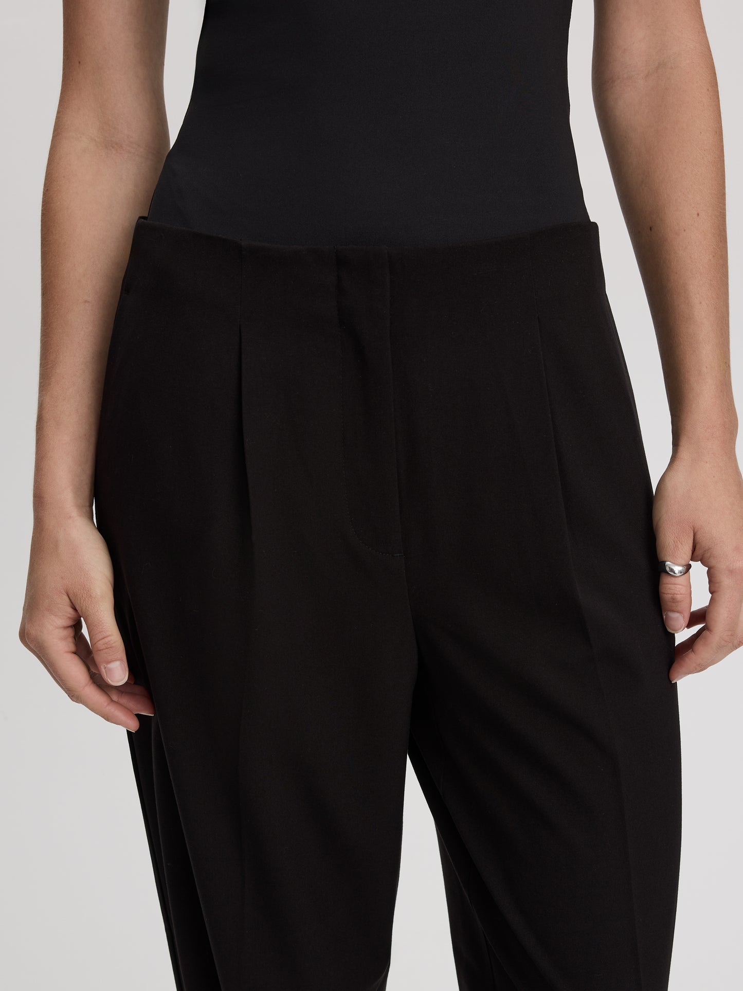 Mid-Rise Barrel Pants - The Timeless