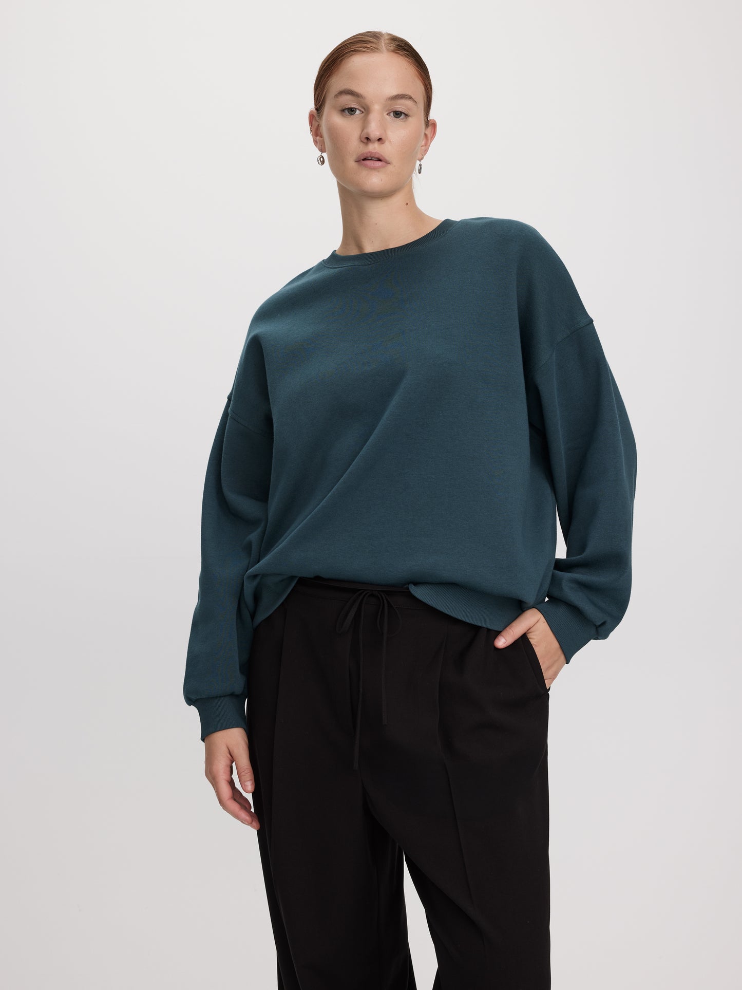 Long Crew-Neck Fleece Sweatshirt - R Essentials