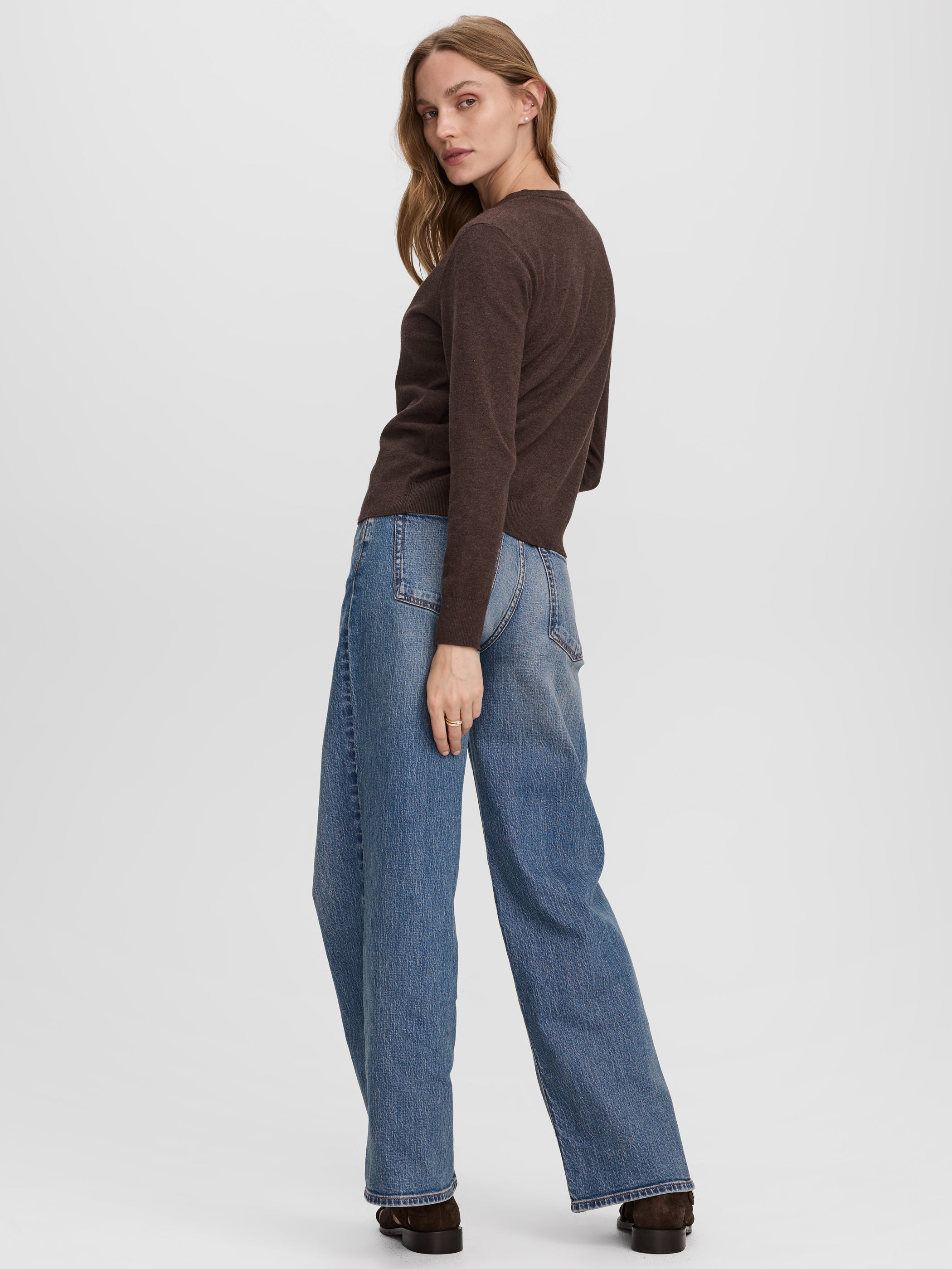Crew-Neck Cardigan - R Essentials