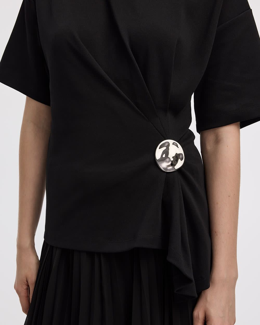 Haut à manches courtes et col rond avec taille cintrée