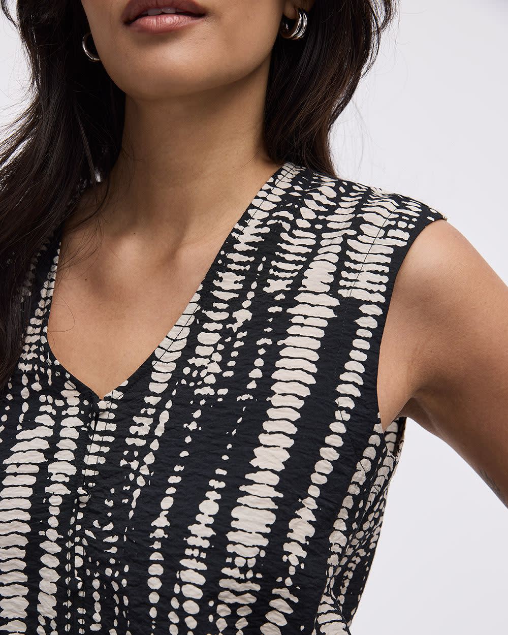 Extended-Sleeve V-Neck Buttoned-Down Blouse