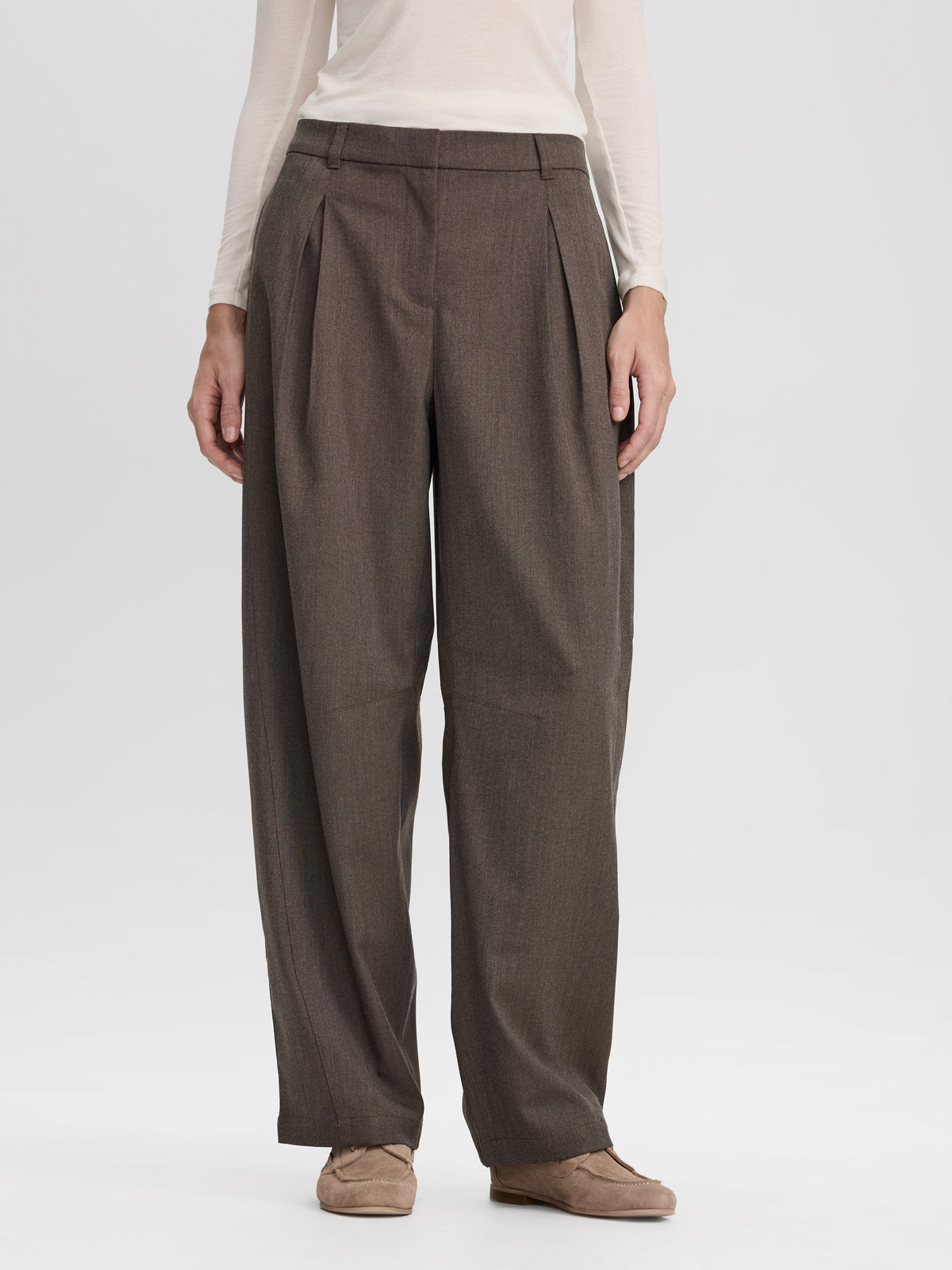 Low-Rise Barrel Pants - The Timeless