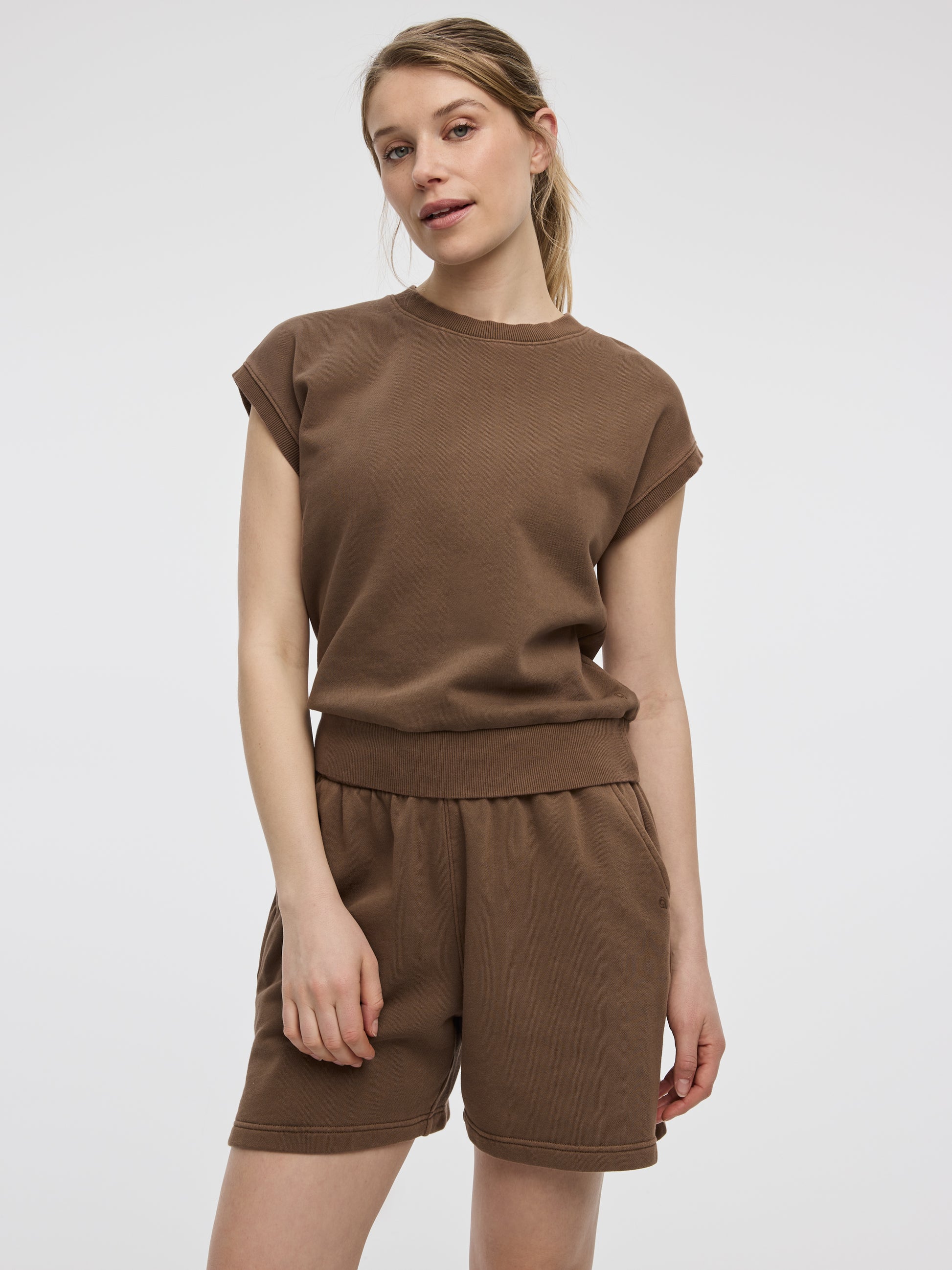 Extended-Sleeve Crew-Neck Tee - Hyba