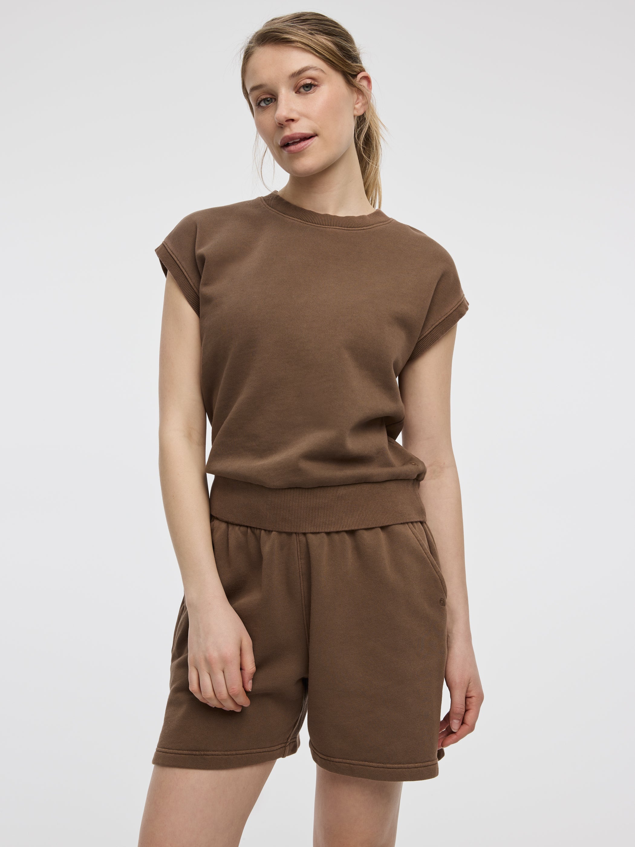 Extended-Sleeve Crew-Neck Tee - Hyba