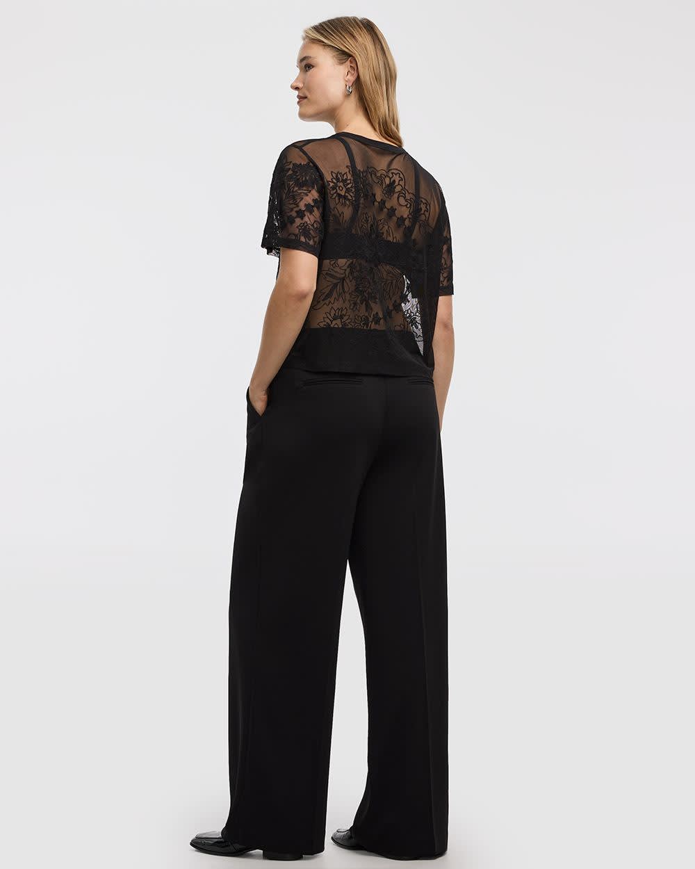 Haut en dentelle à manches courtes avec broderies