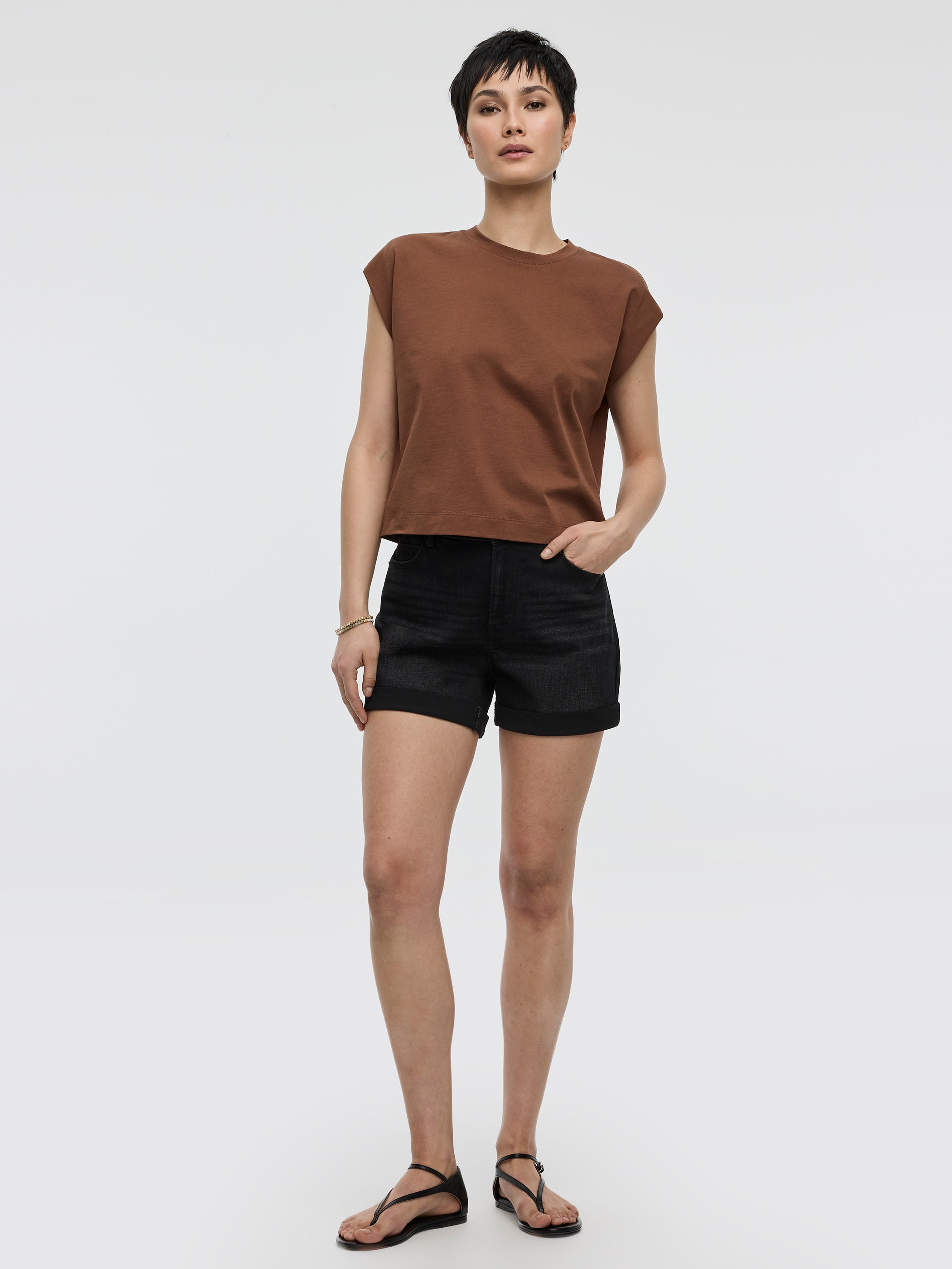 Jean court à jambe large et taille haute