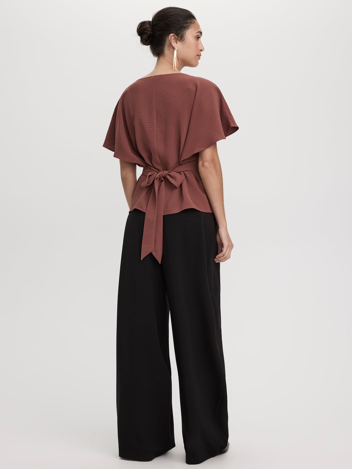 Short-Sleeve Boat-Neck Blouse with Bow in the Back