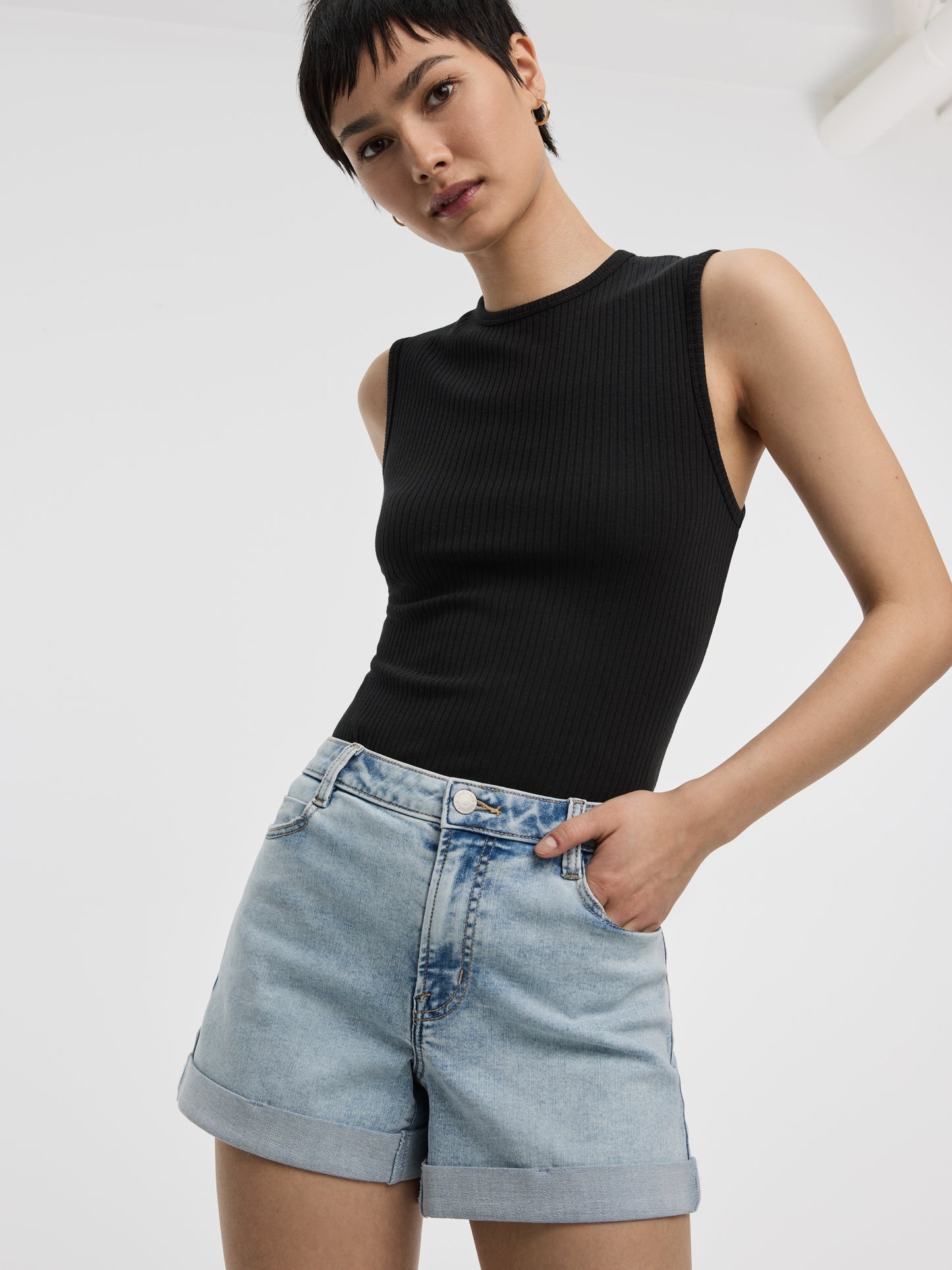 Jean court à jambe large et taille haute