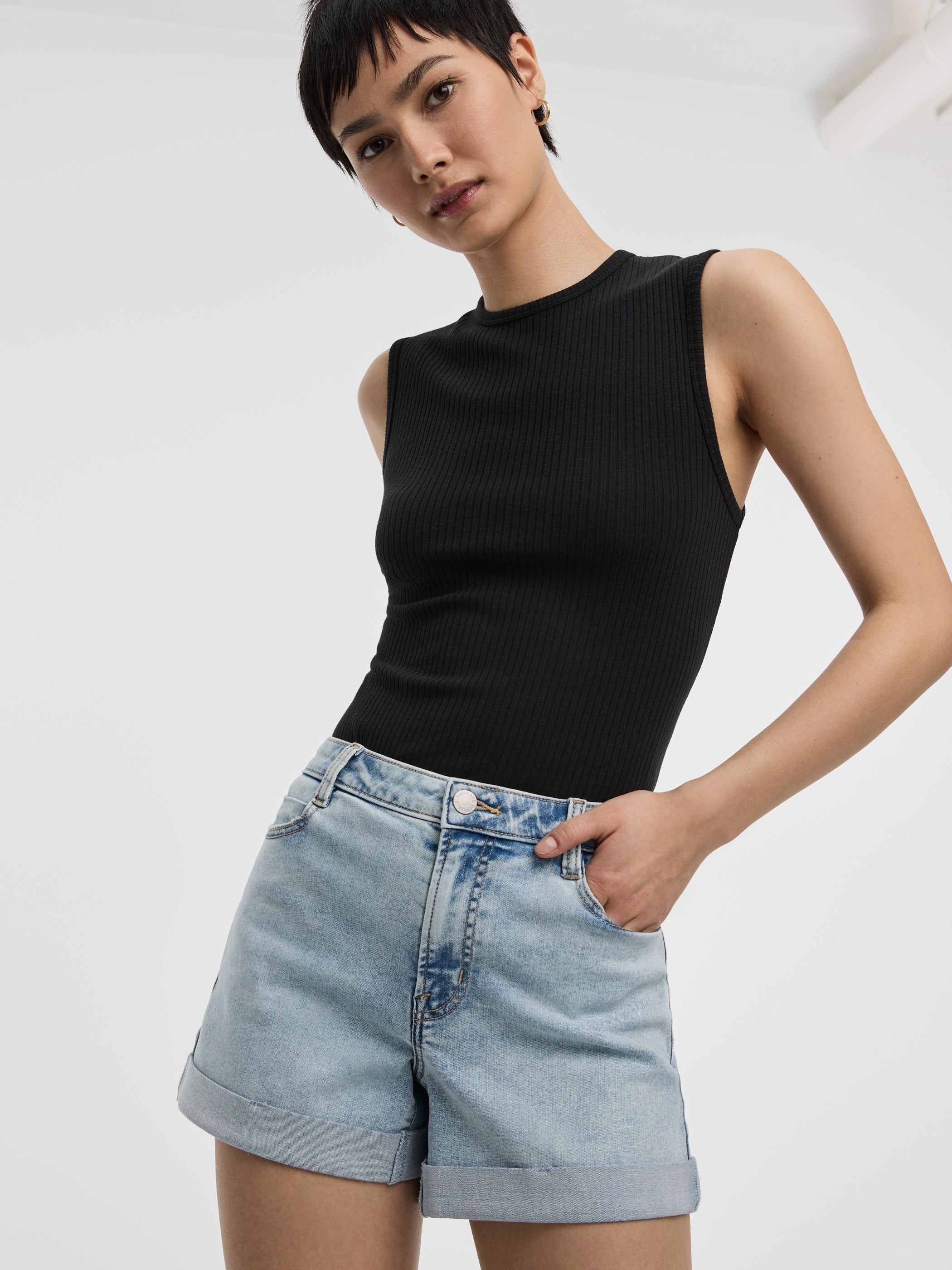 Jean court à jambe large et taille haute