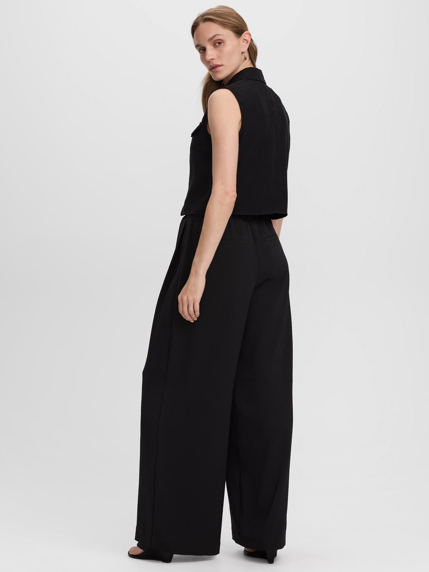 Sleeveless Buttoned-Down Blouse with Shirt Collar