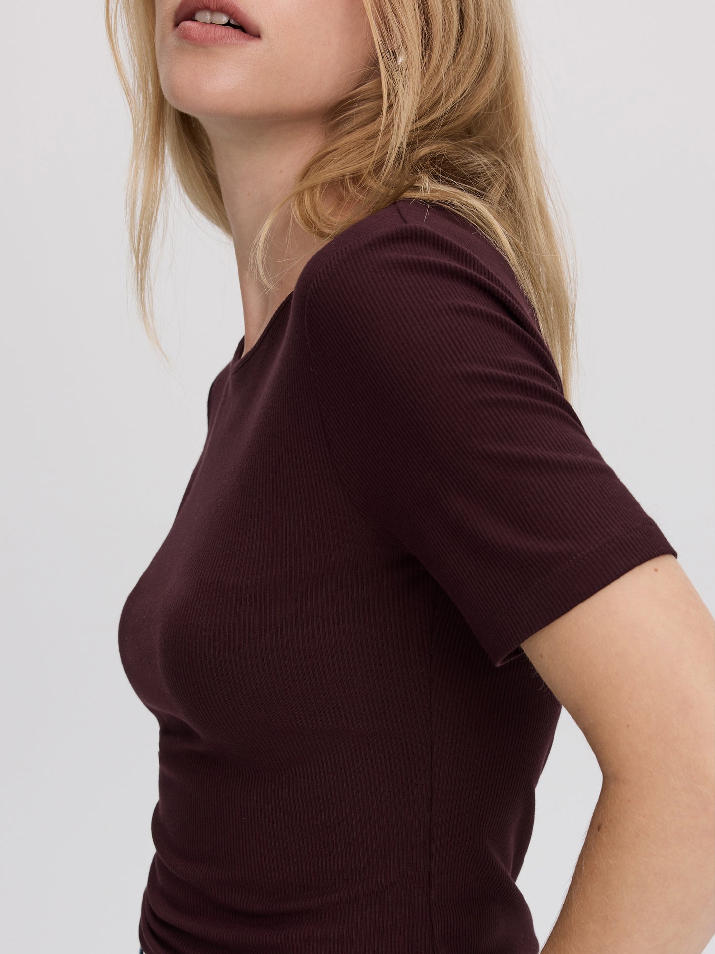 Long-Sleeve Crew-Neck Ribbed T-Shirt - R Essentials