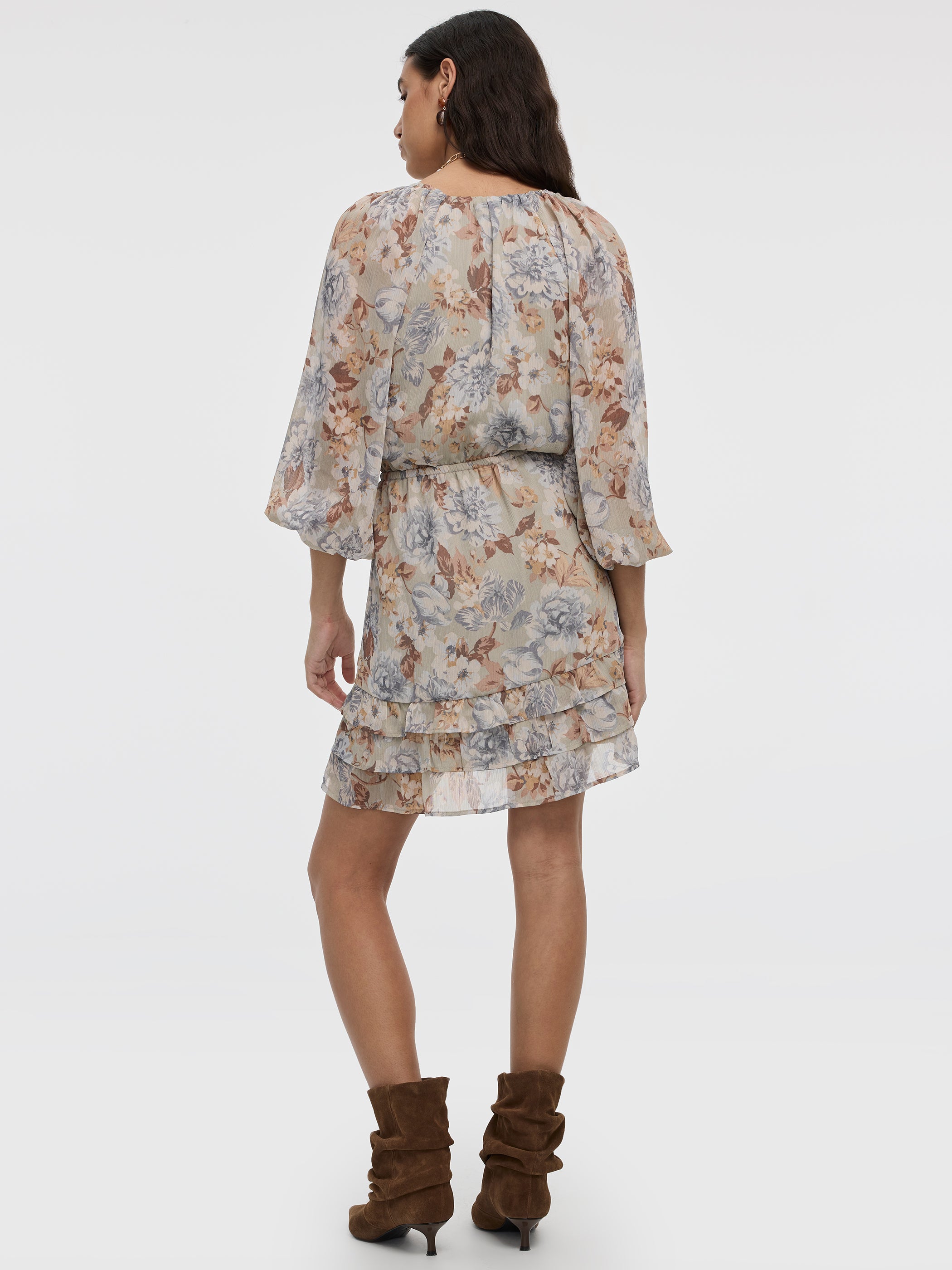 Robe mini à manches longues et col V