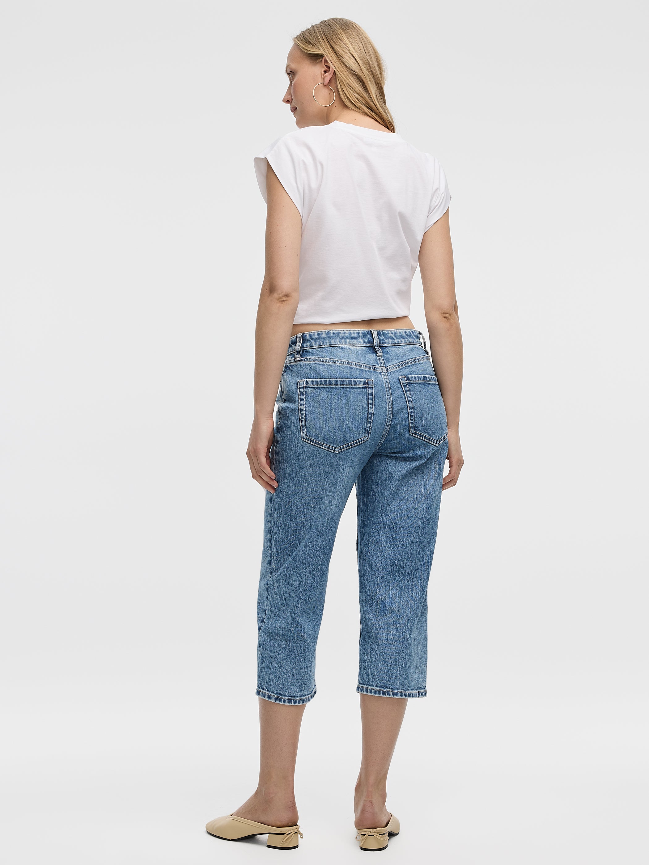 Jean capri à jambe droite et taille mi-haute 