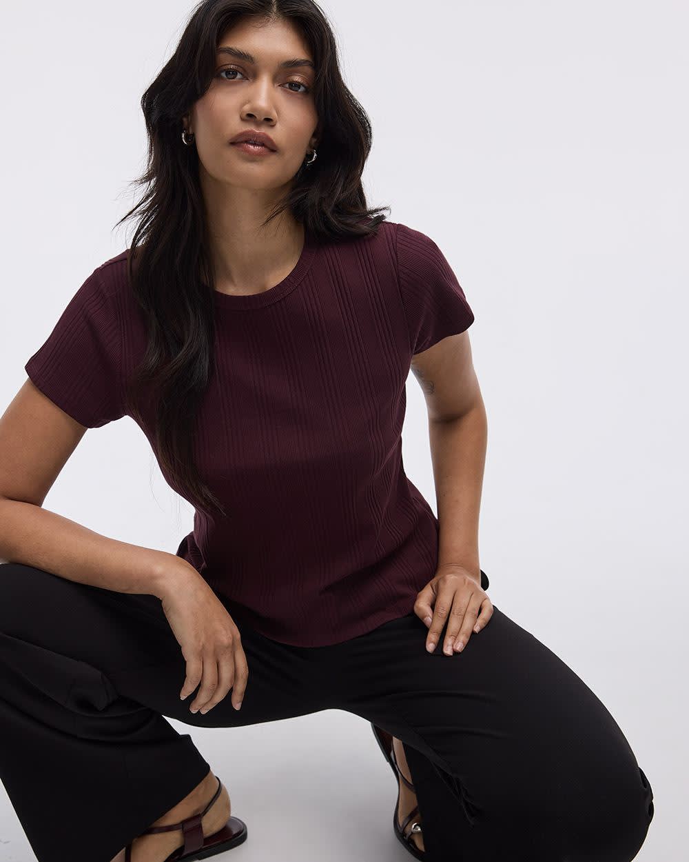 T-shirt ajusté et côtelé à col rond