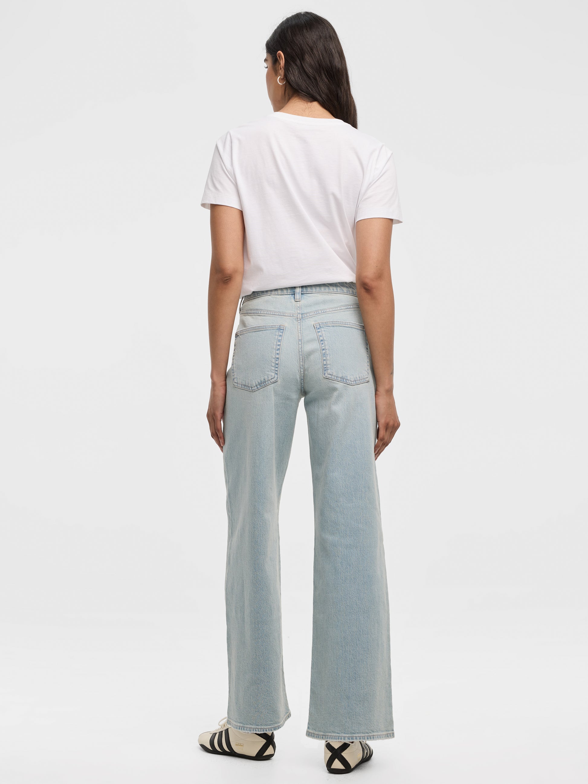 Wide-Leg Mid-Rise Jean