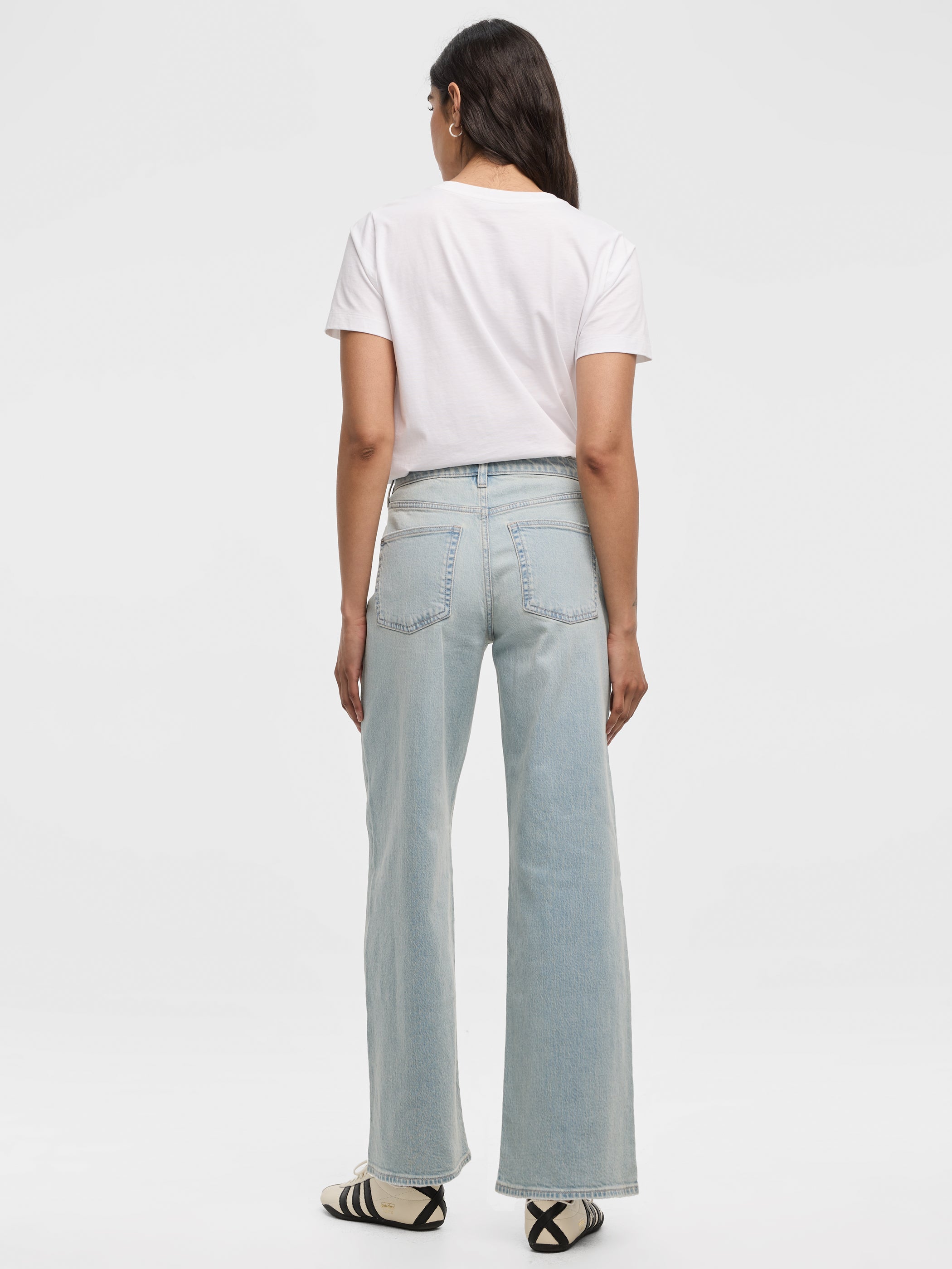 Wide-Leg Mid-Rise Jean