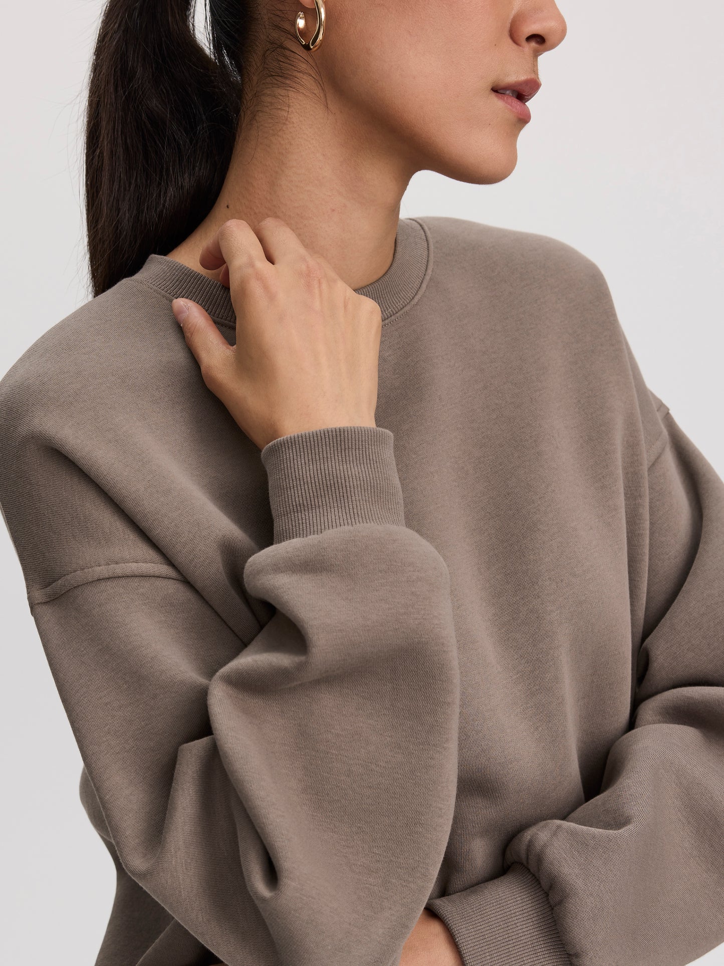 Long Crew-Neck Fleece Sweatshirt - R Essentials