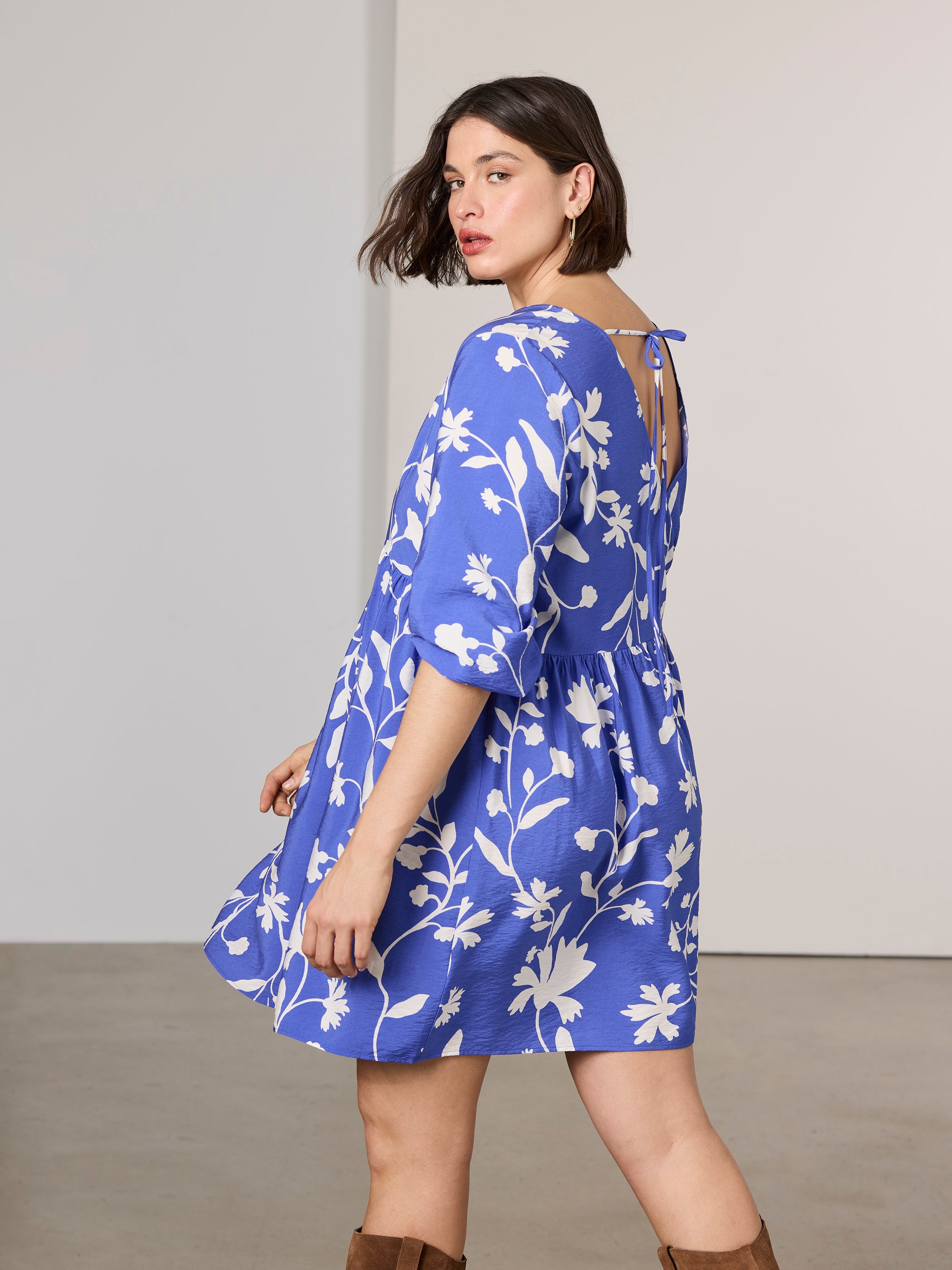 Robe à taille empire à manches longues et col V 