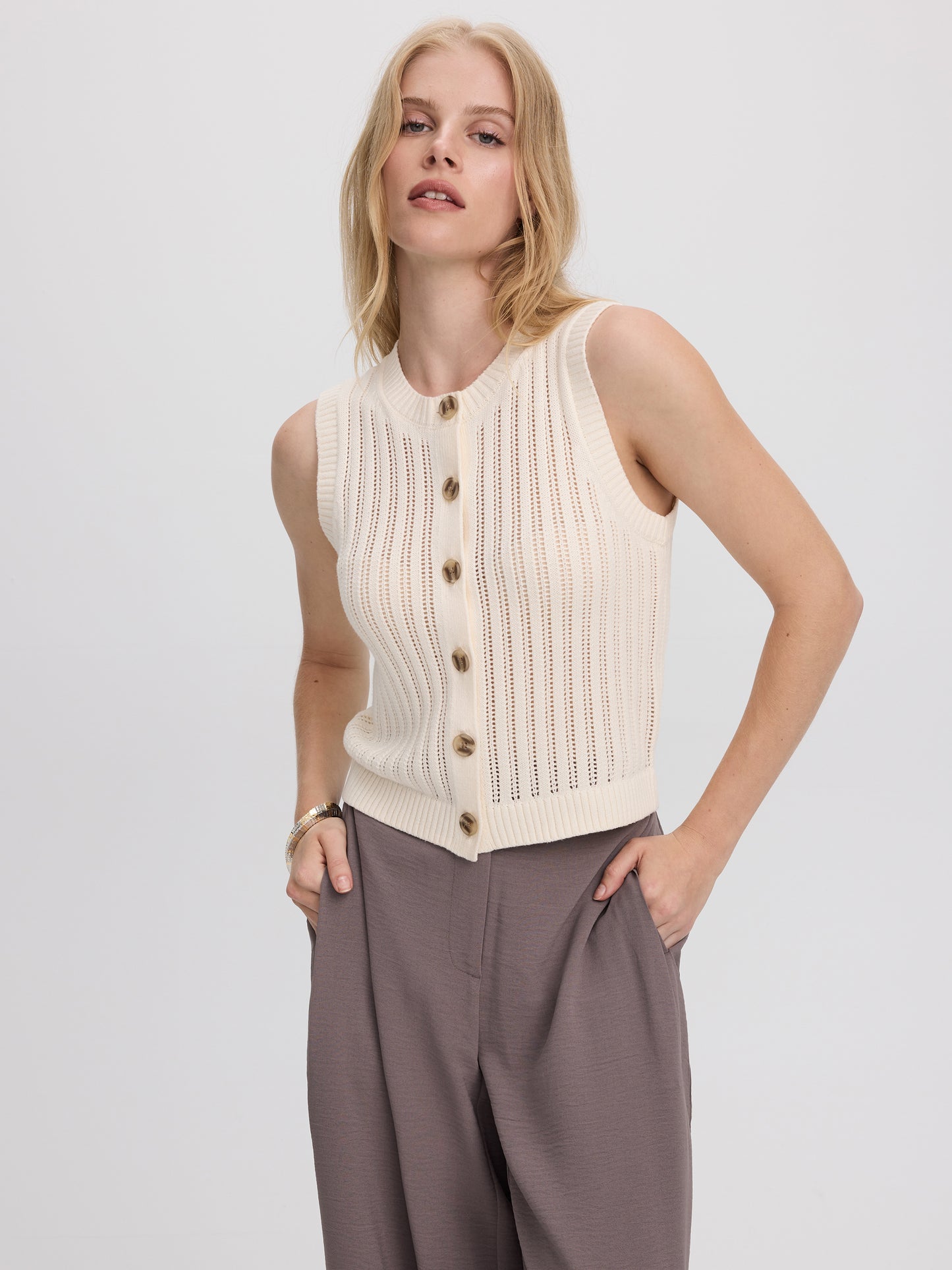 Sleeveless Crew-Neck Sweater Vest