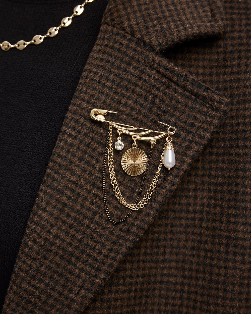 Broche avec pendentifs divers