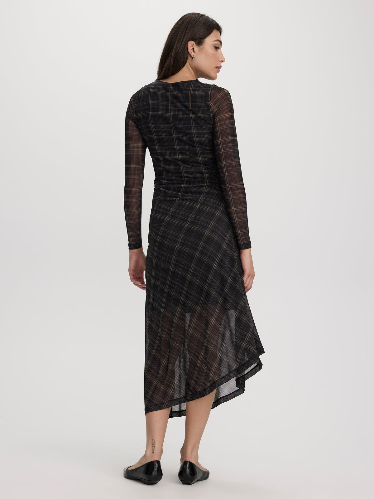 Robe midi moulante à manches longues avec fronces latérales