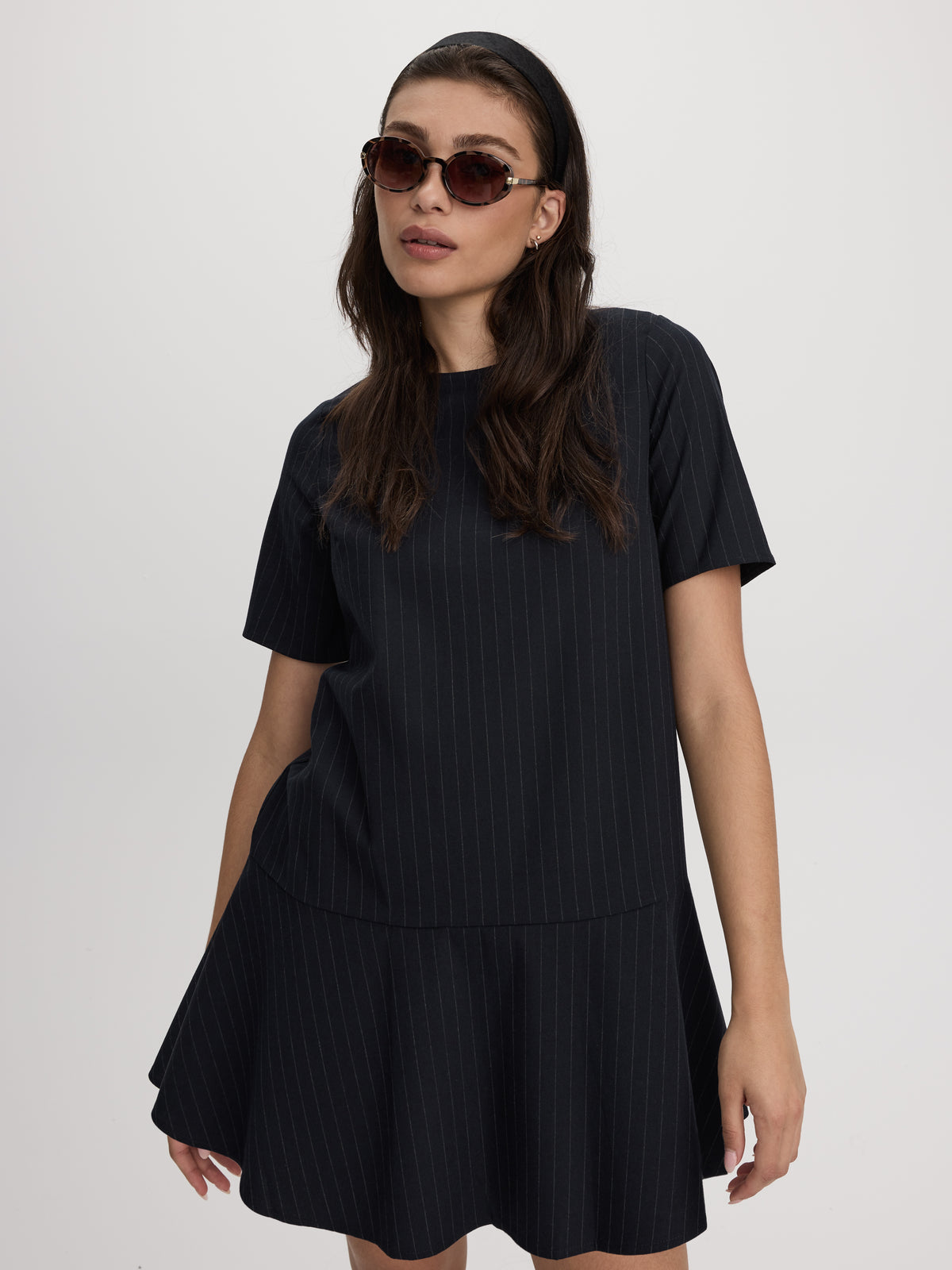 Robe courte à manches aux coudes et col rond