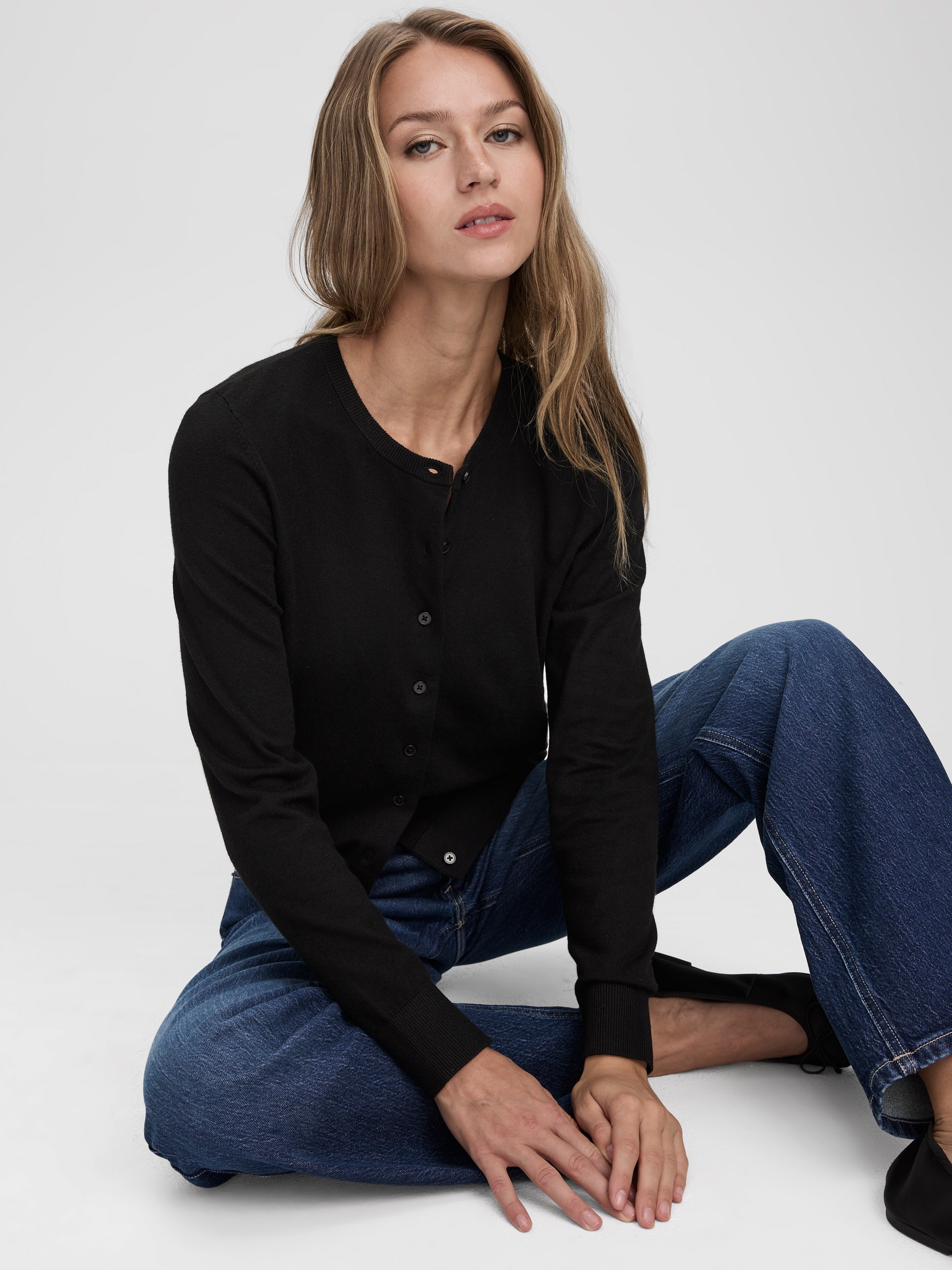 Crew-Neck Cardigan - R Essentials