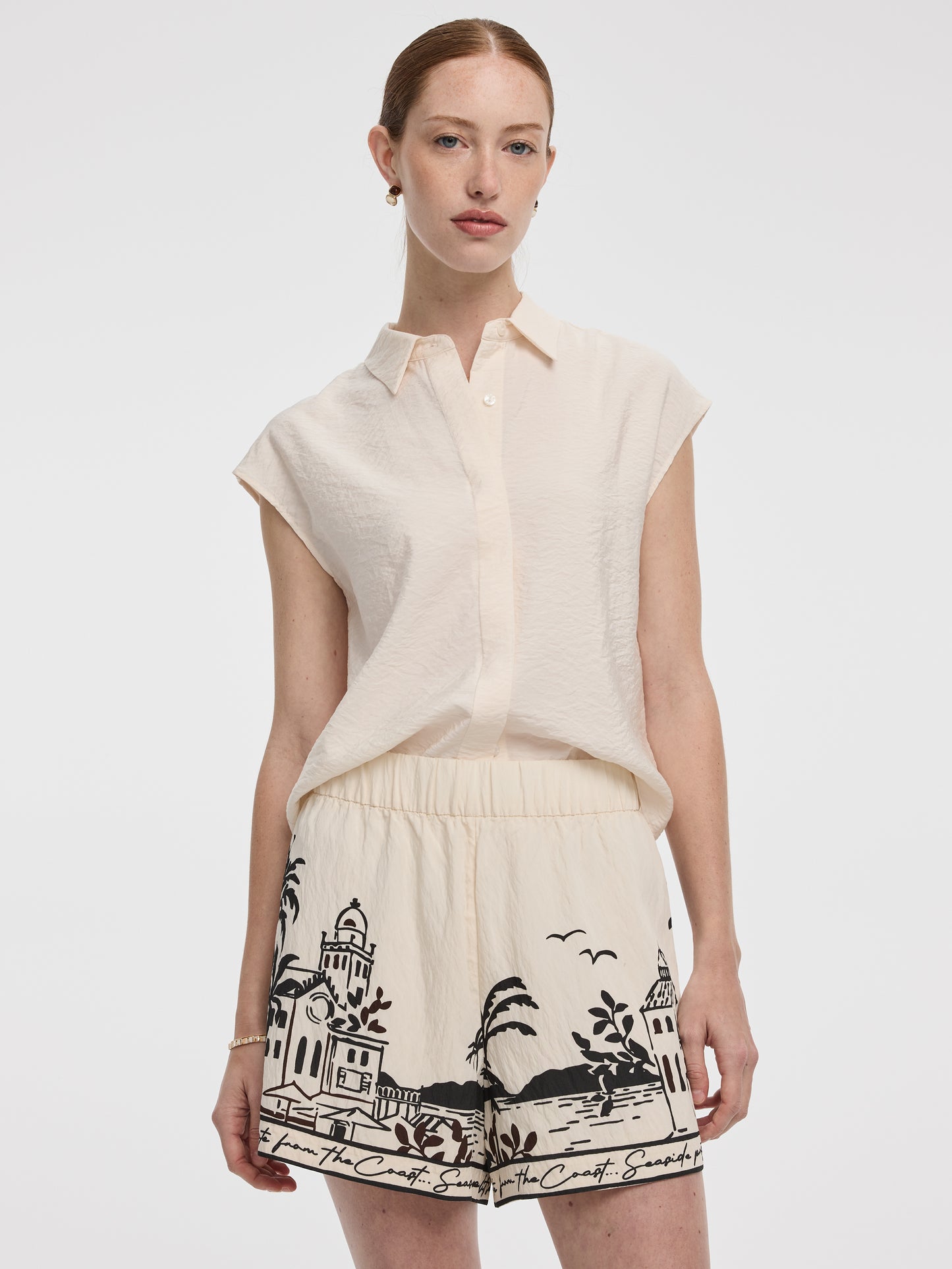 Extended-Sleeve Buttoned-Down Blouse