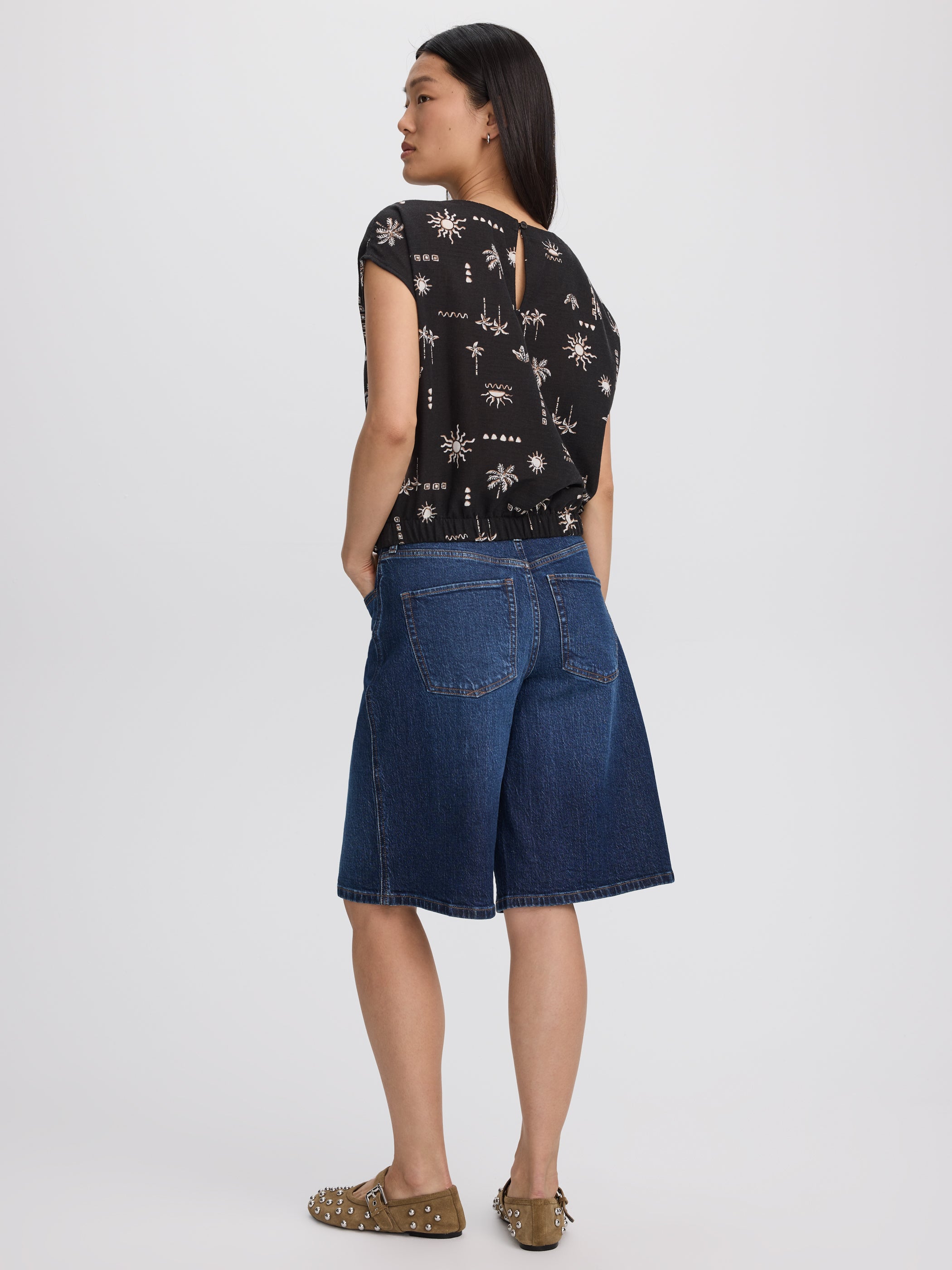 Extended-Sleeve Crew-Neck Blouse with Elasticated Hem