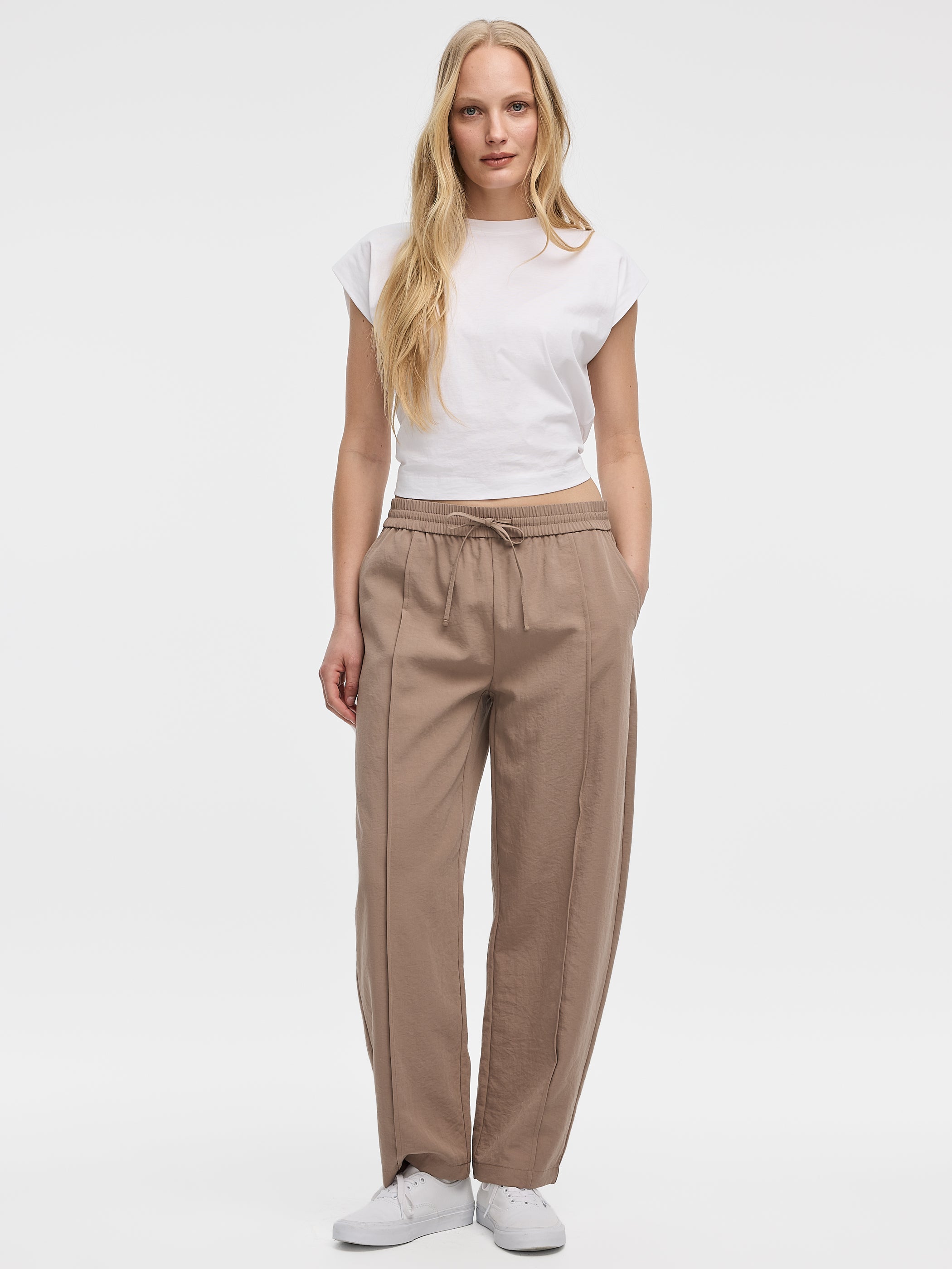 Pantalon à jambe ballon à plis nervurés