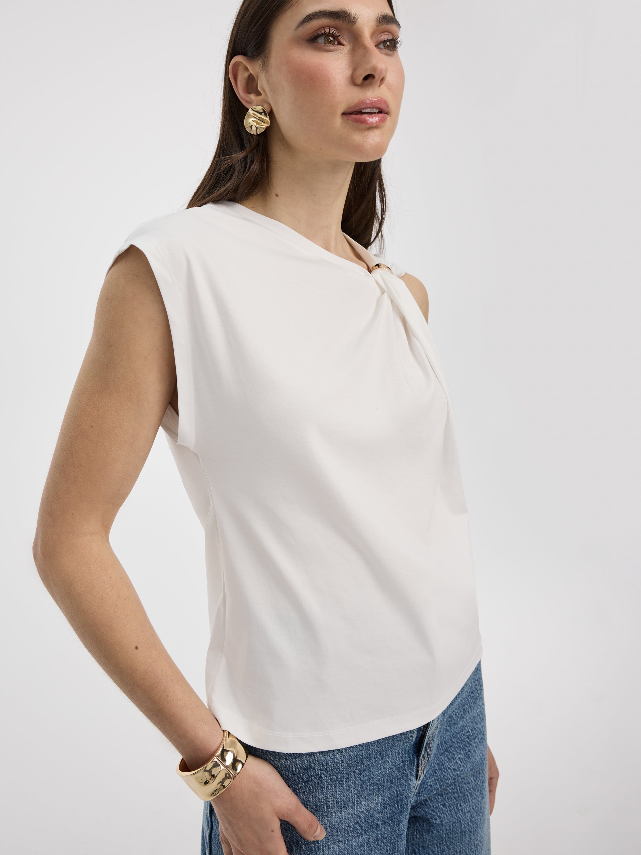 Haut froncé avec anneau en métal