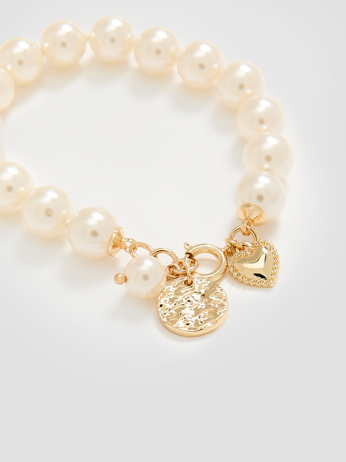 Bracelet en perles avec breloques