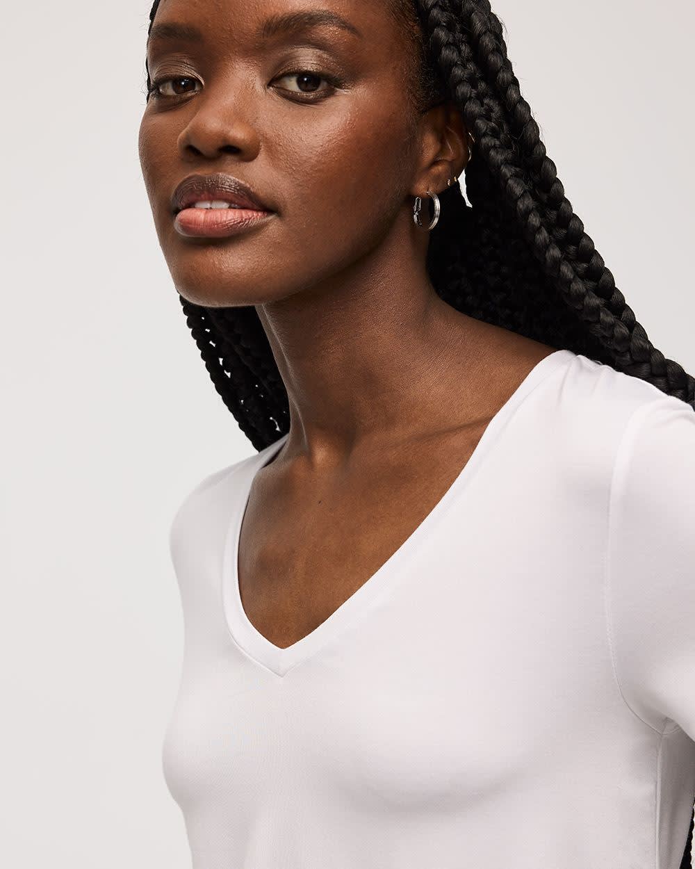 V-Neck T-Shirt - R Essentials