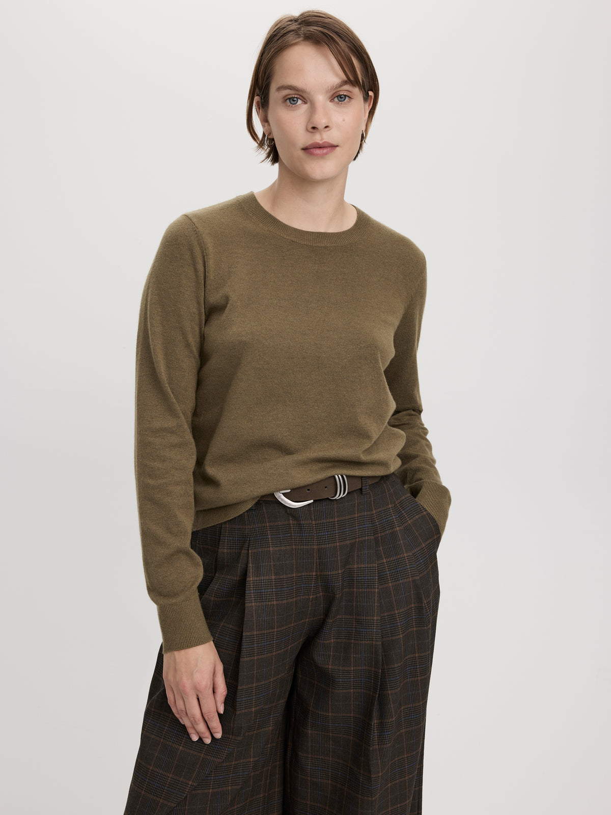 Long-Sleeve Crew-Neck Pullover - R Essentials