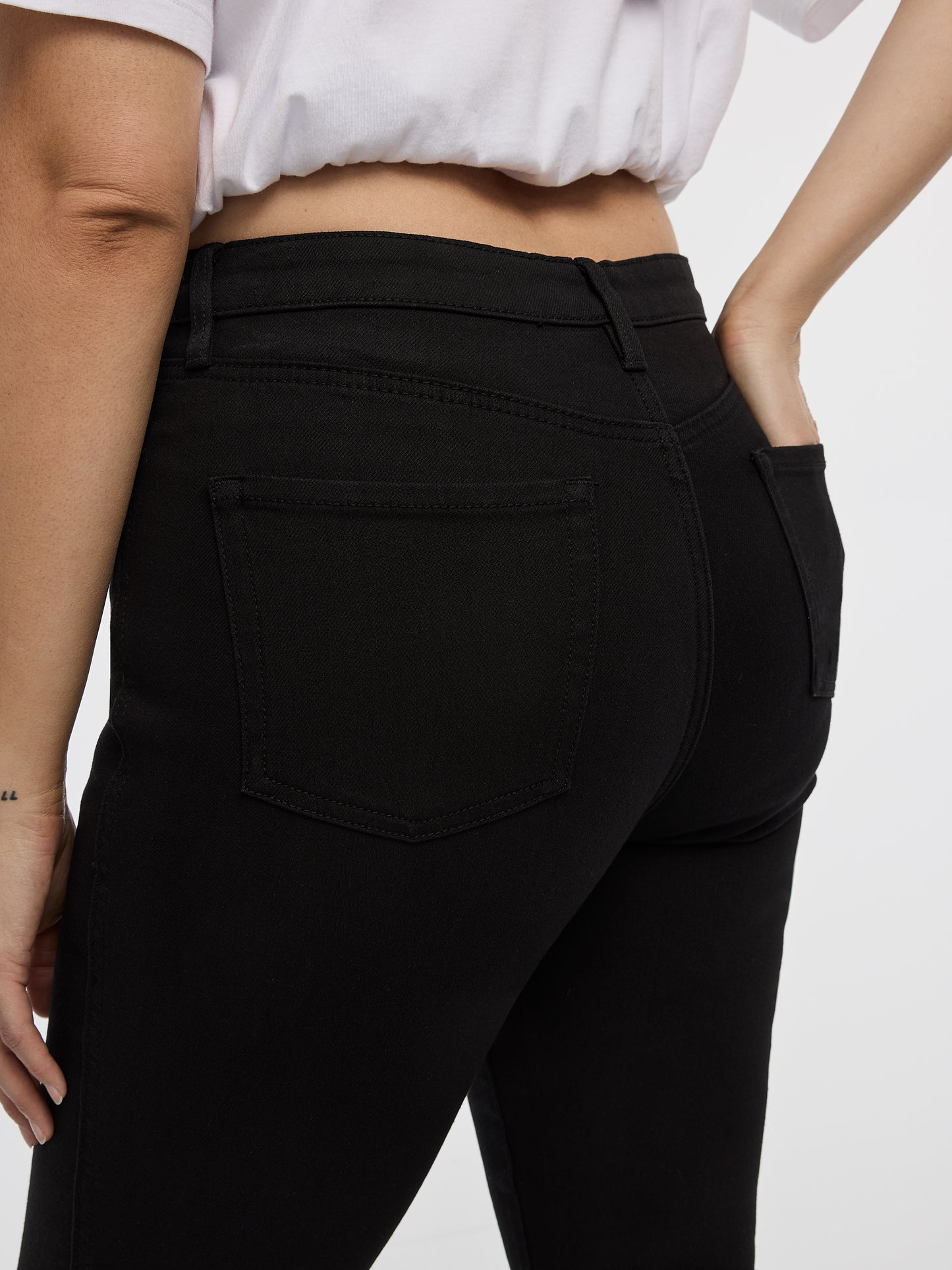 Jean taille haute à jambe étroite - Le Vintage - Coupe Courbes