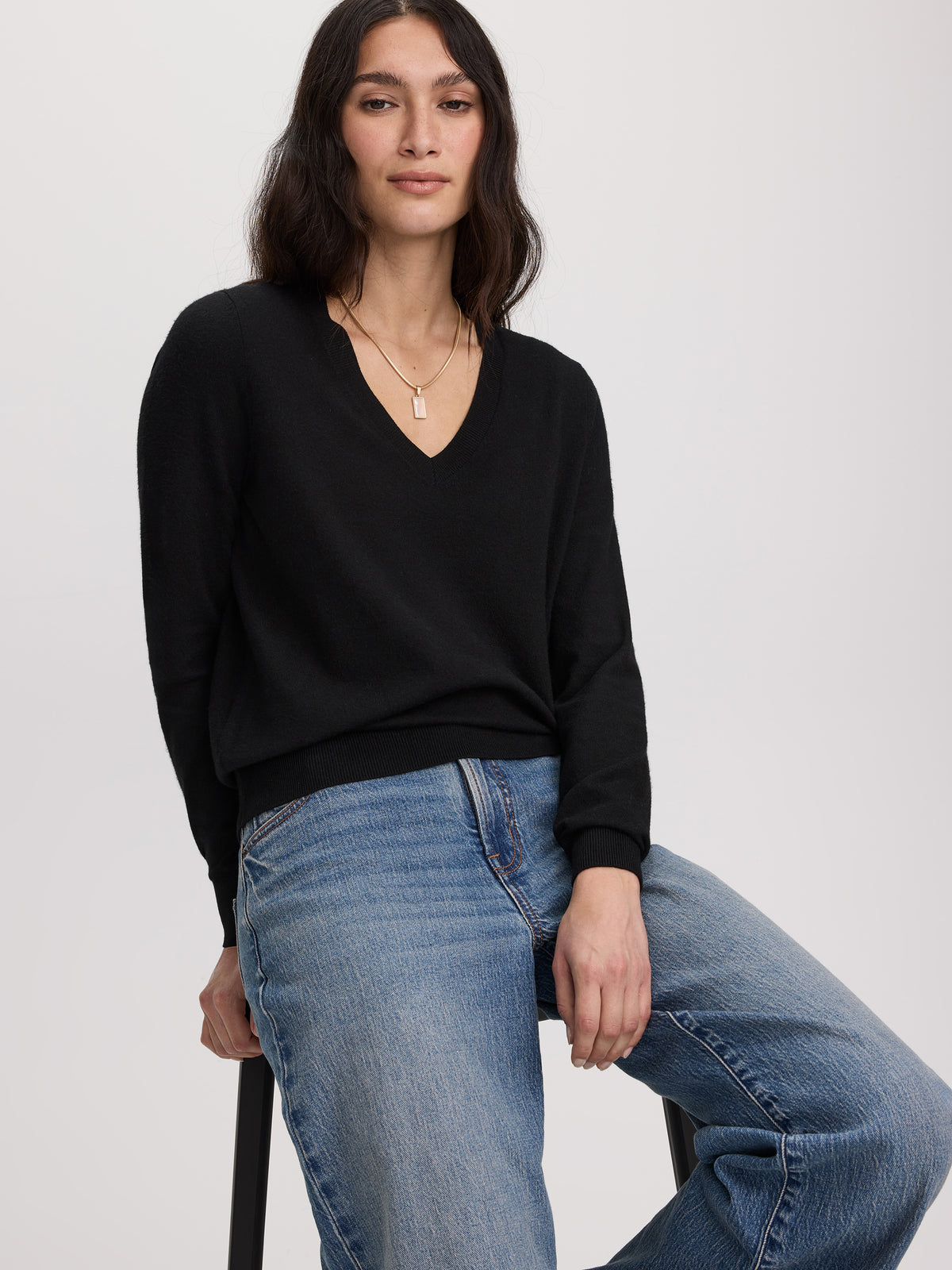 Long-Sleeve V-Neck Pullover - R Essentials