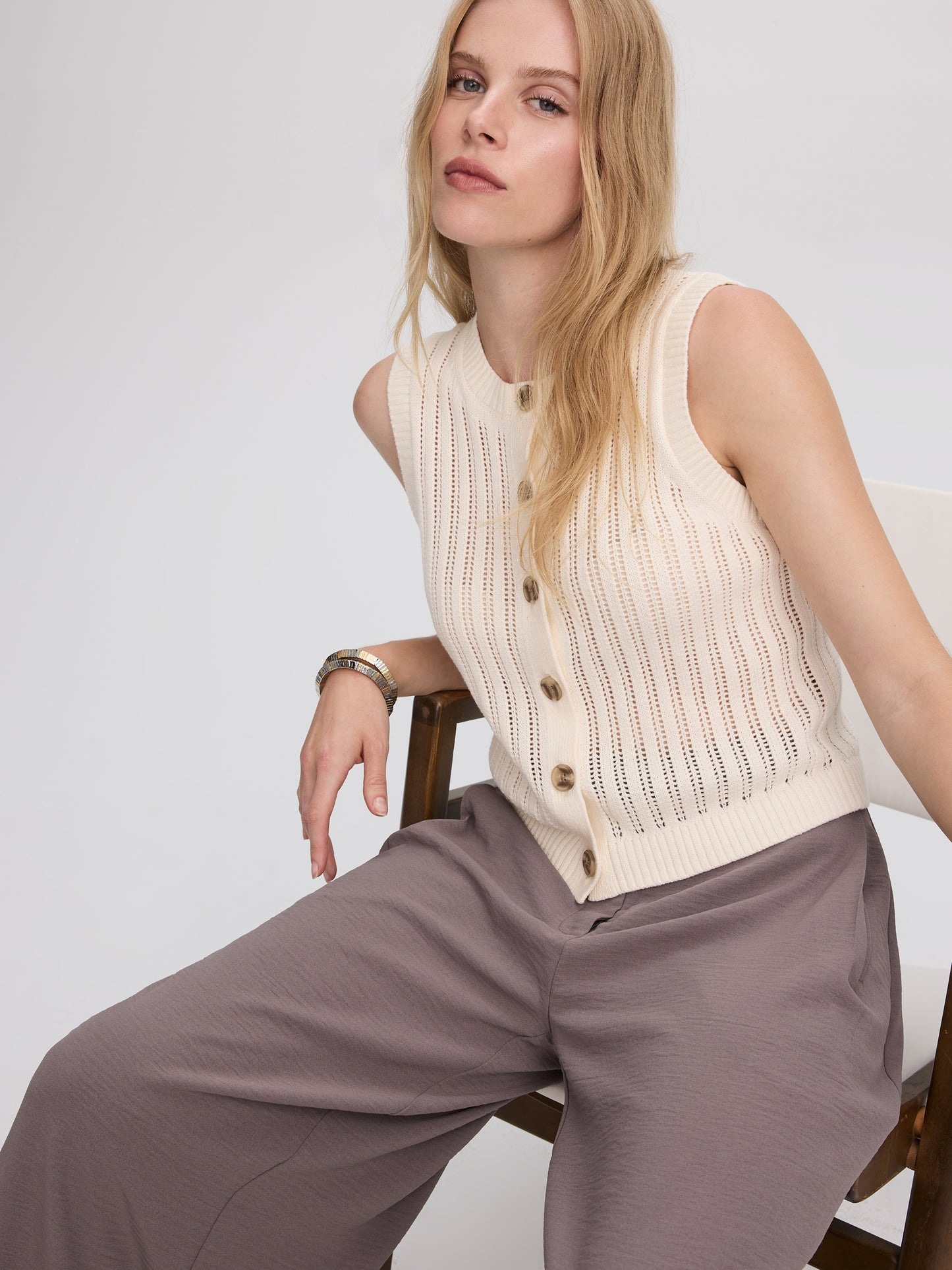 Sleeveless Crew-Neck Sweater Vest