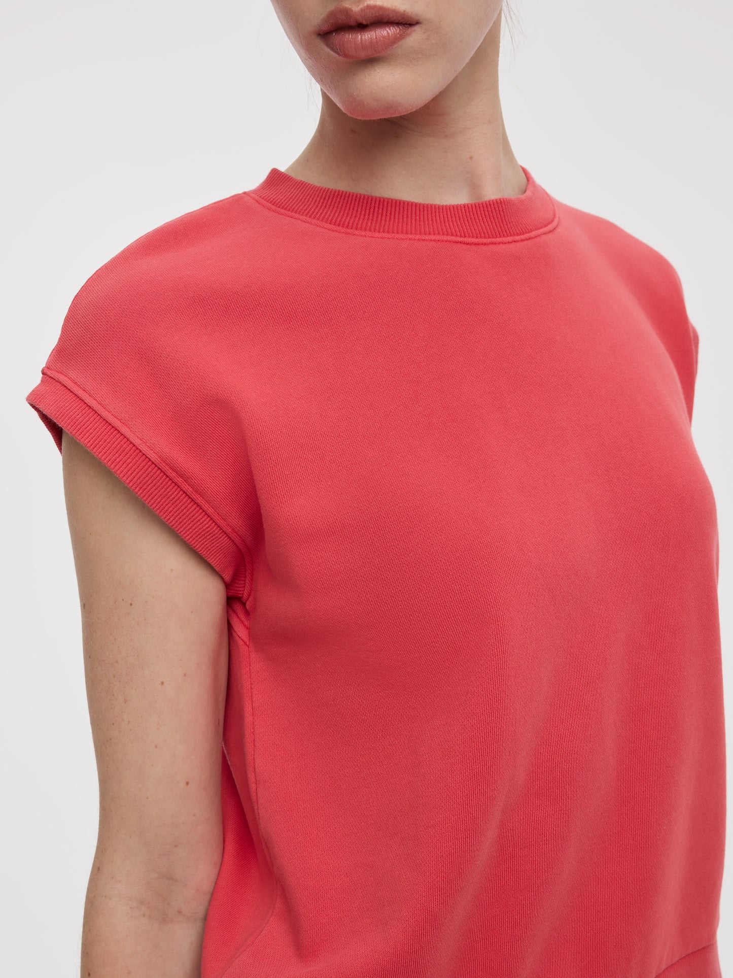 Extended-Sleeve Crew-Neck T-Shirt- Hyba