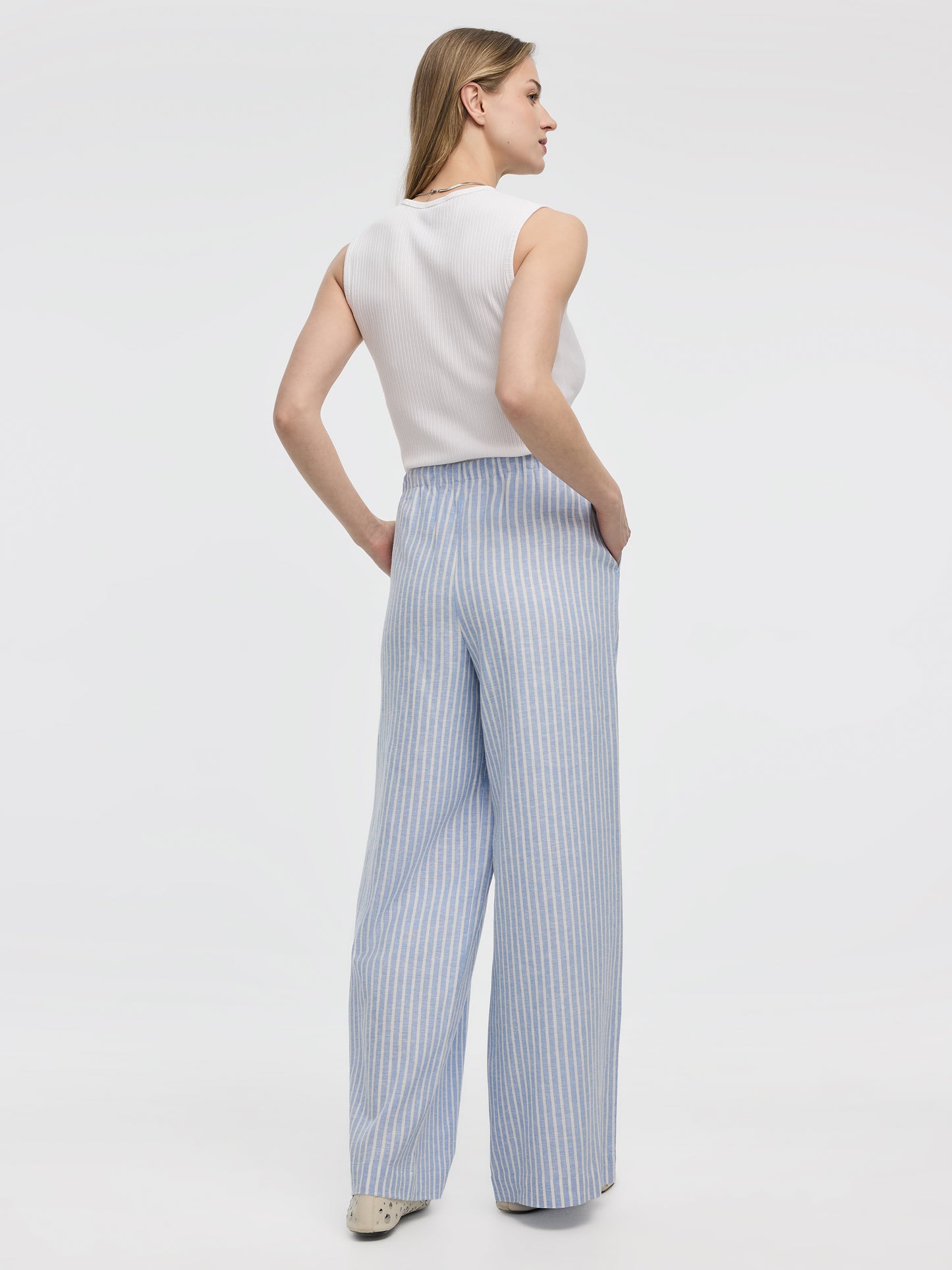 Pantalon rayé à jambe large en mélange de lin