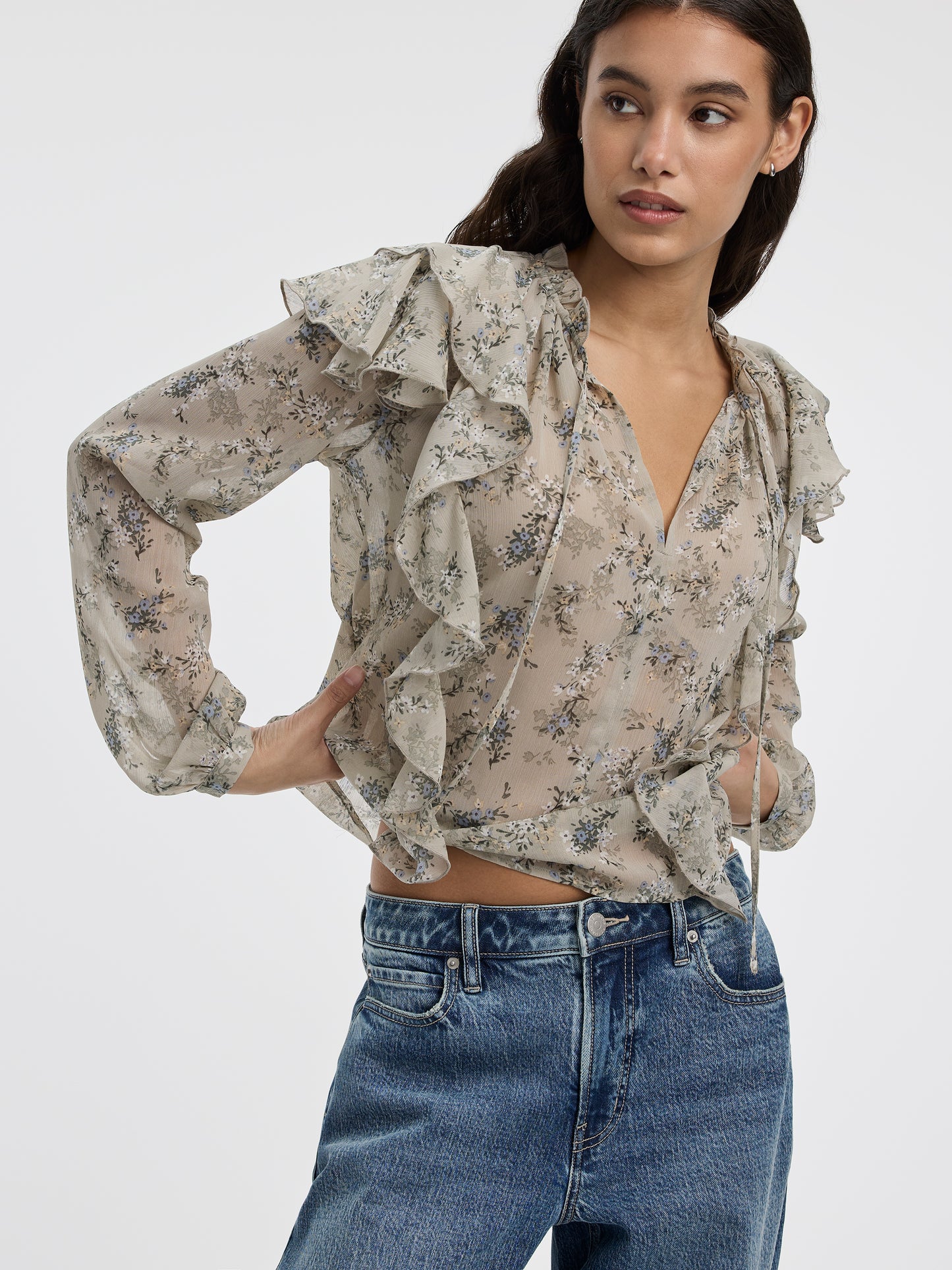 Blouse à manches longues et col fendu avec détails à volants