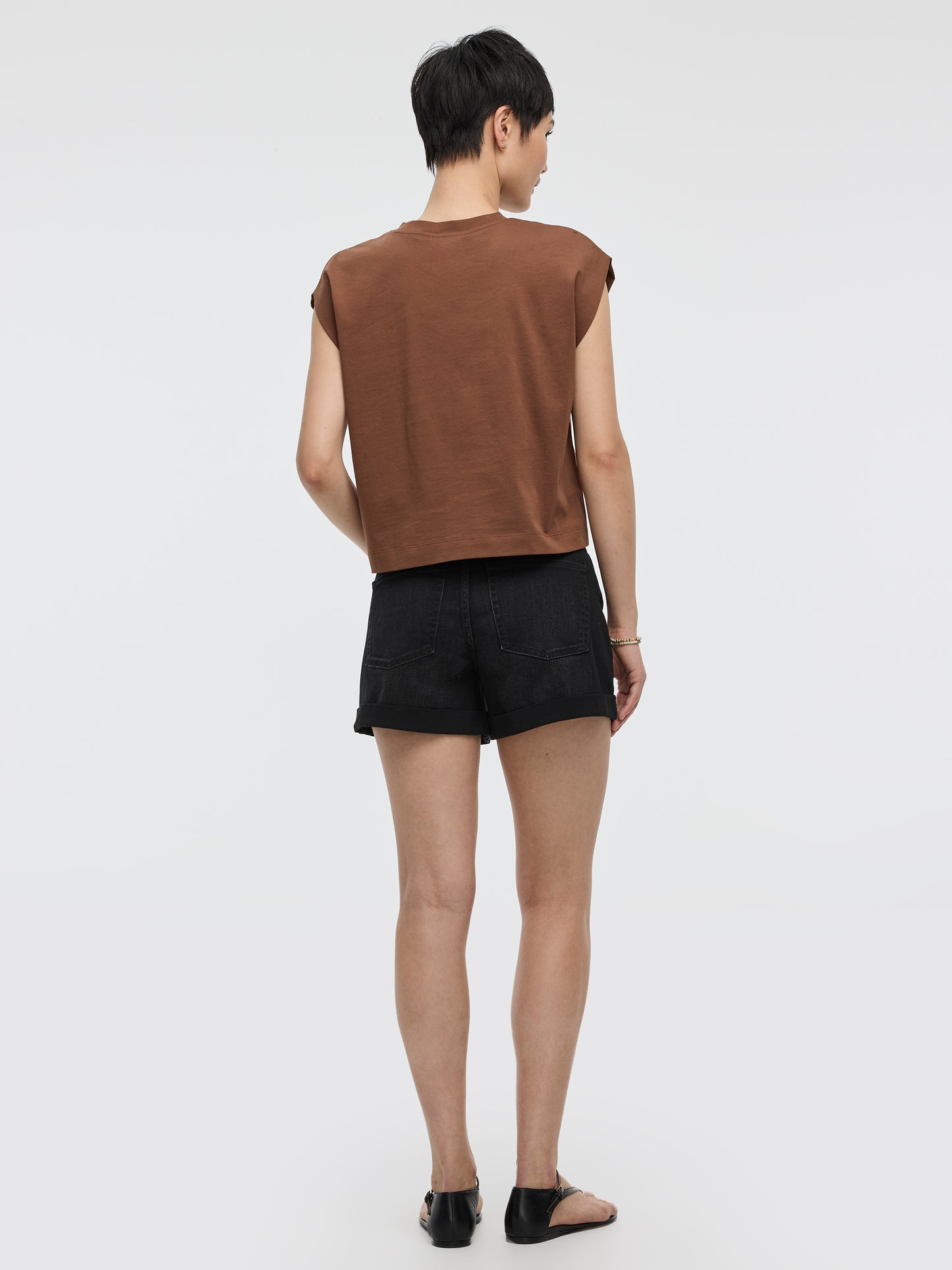 Jean court à jambe large et taille haute