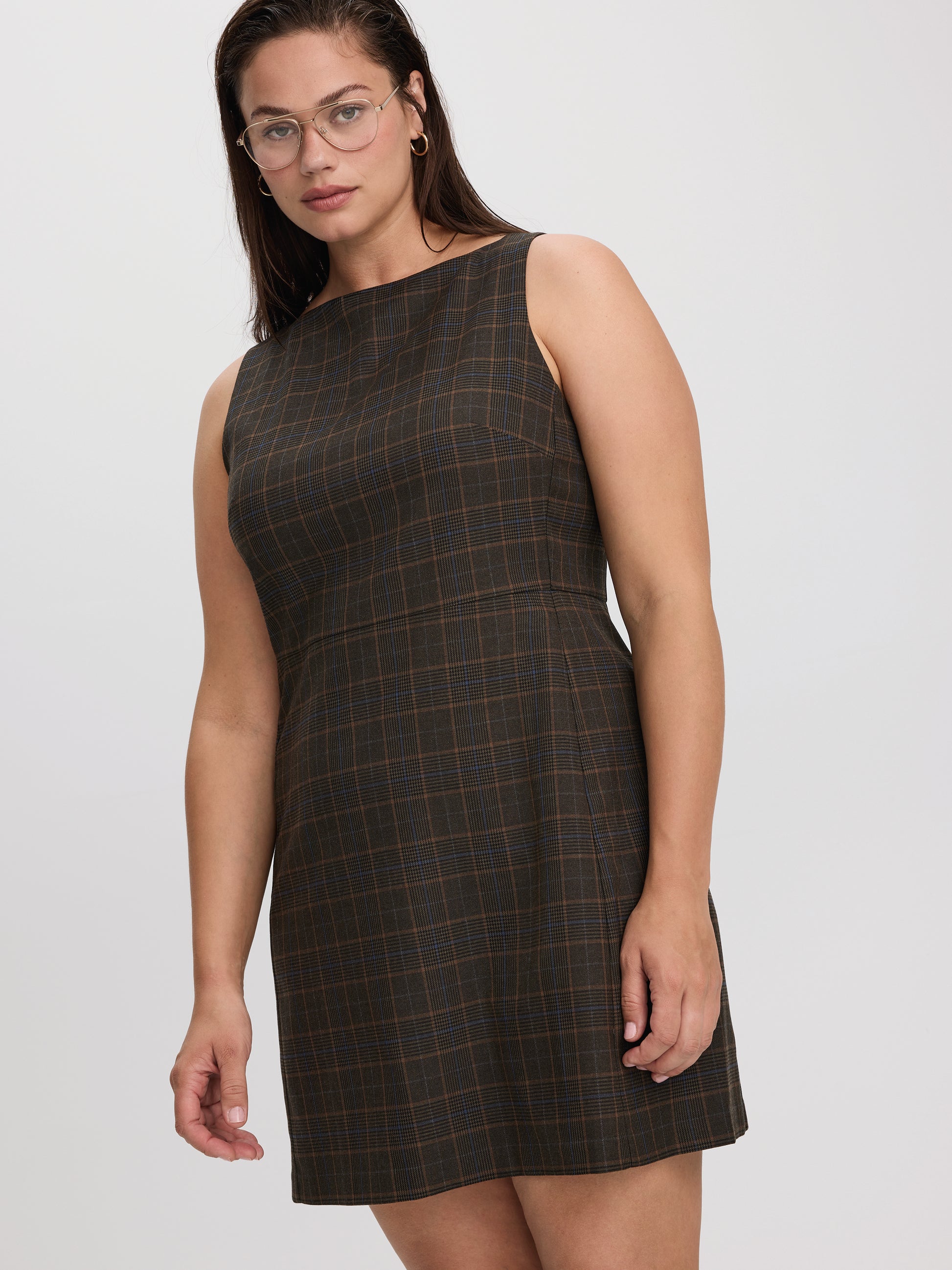 Sleeveless Boat-Neck Fitted Dress