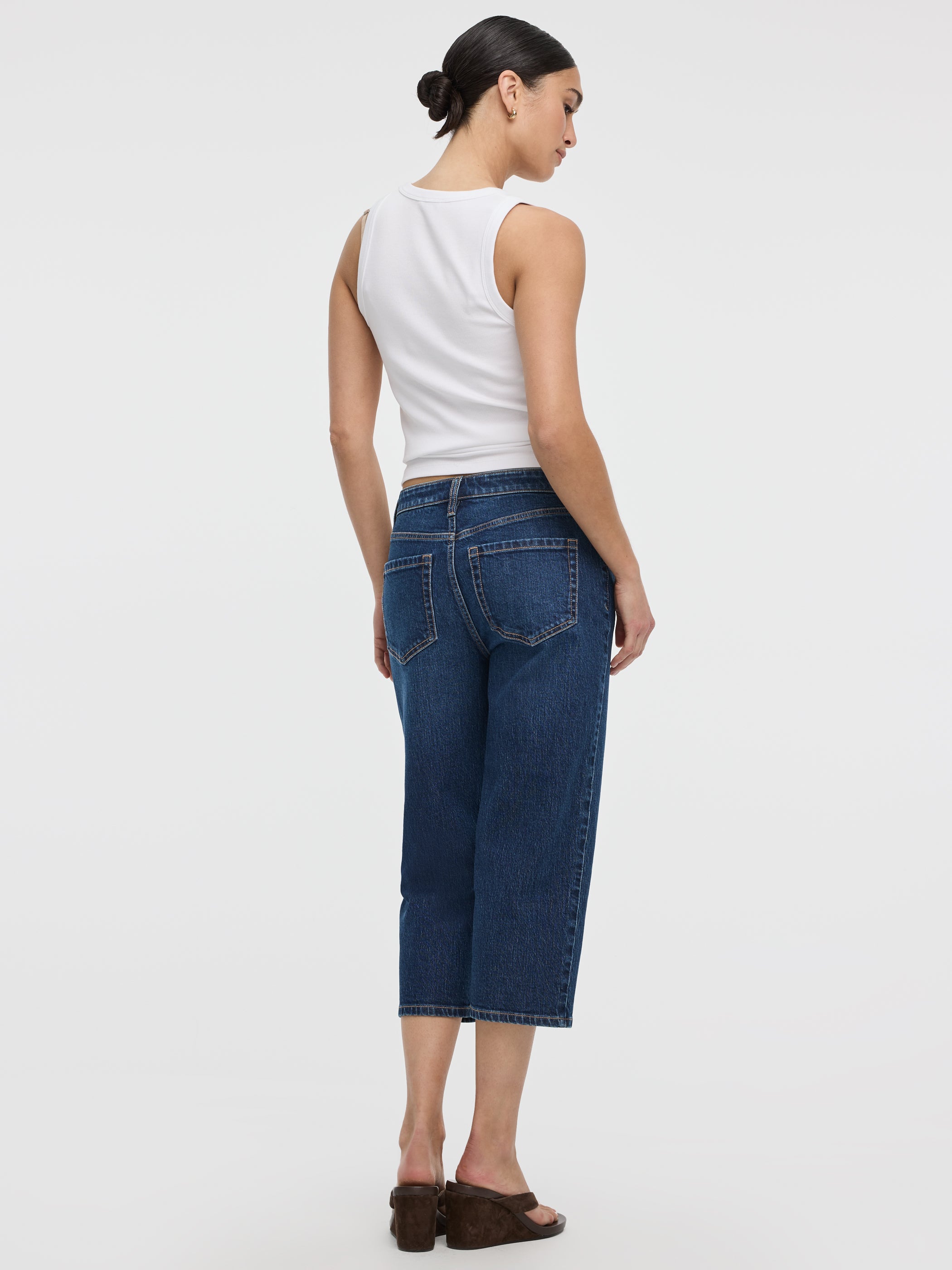 Jean capri à jambe droite et taille mi-haute 