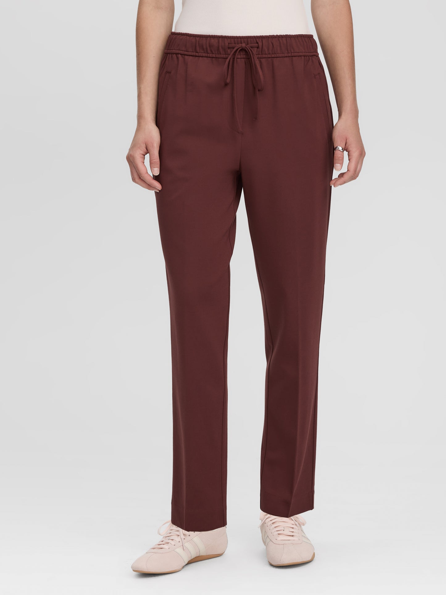 Pantalon à taille haute élastique et jambe fuselée