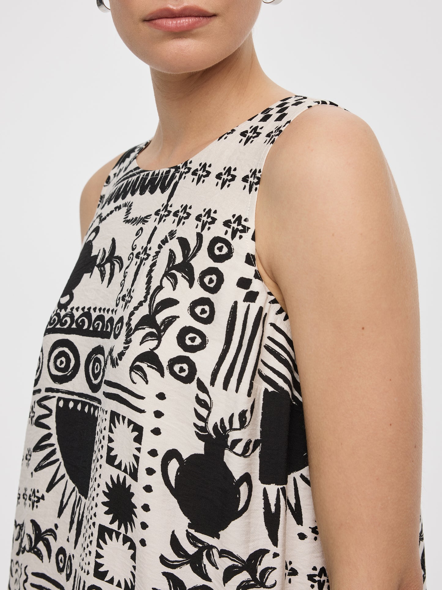 Robe courte évasée sans manches